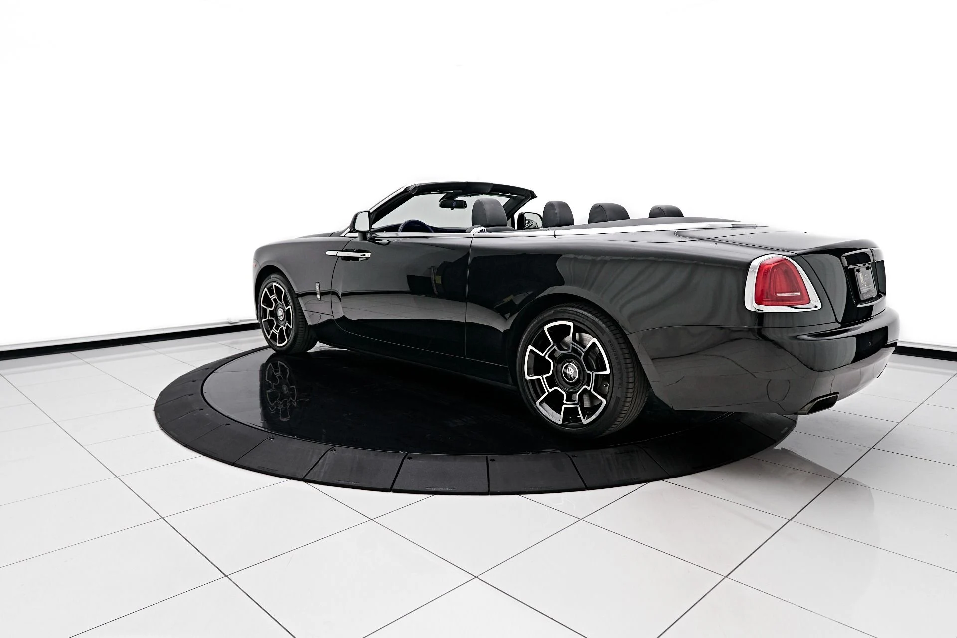 mph008_692092363_Used_2018_Rolls_Royce_Dawn_Base_1712097655_59e4ff3dc7