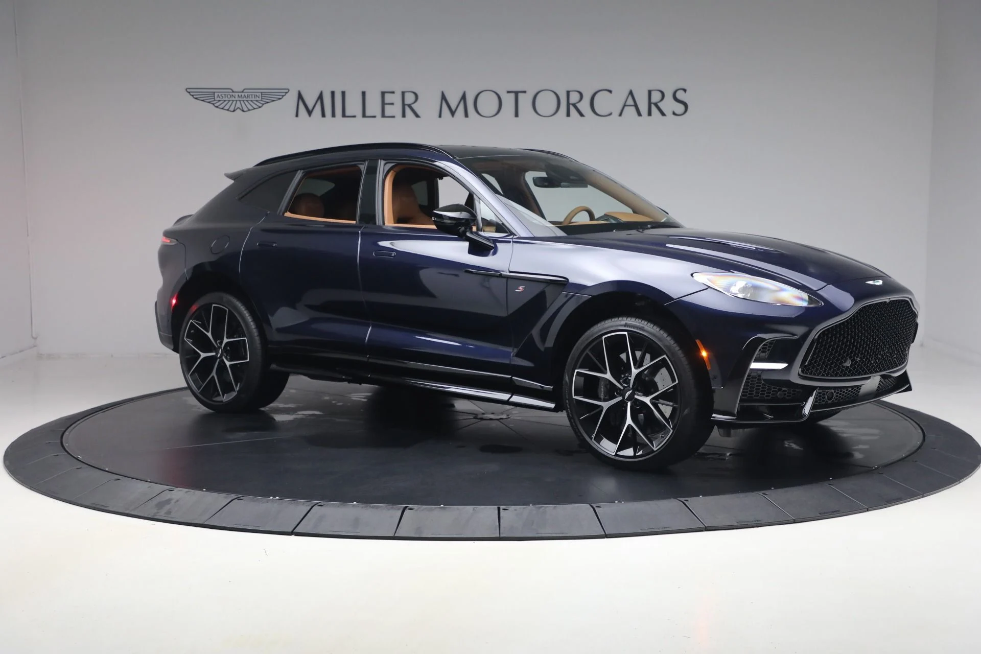mph008_694295166_New_2026_Aston_Martin_DBX_S_1787860964_d1bd0c0623