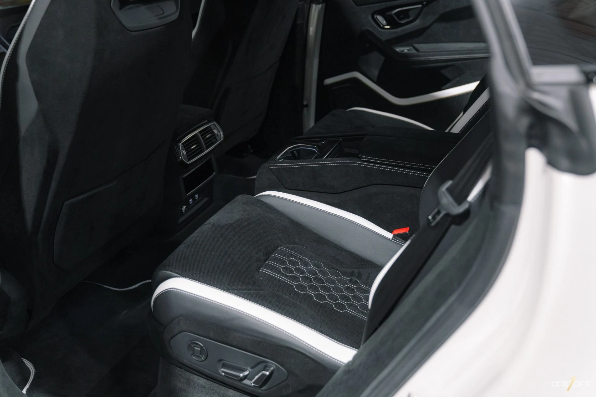 mph008_69610342_Used_2023_Lamborghini_Urus_Performante_1761879639_4eb9d59566