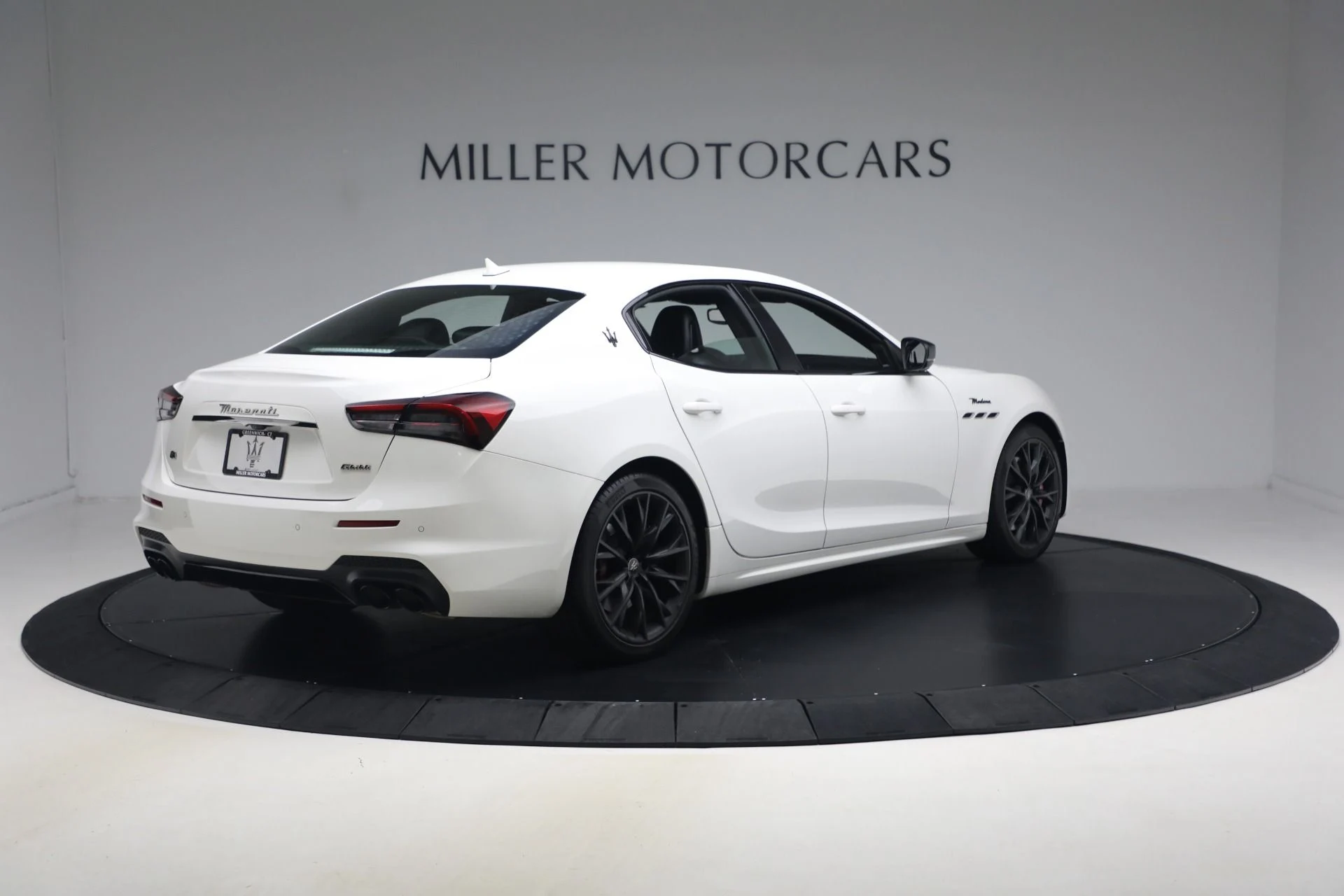 mph008_702617908_Used_2022_Maserati_Ghibli_Modena_Q4_1788557289_233e4f21b2
