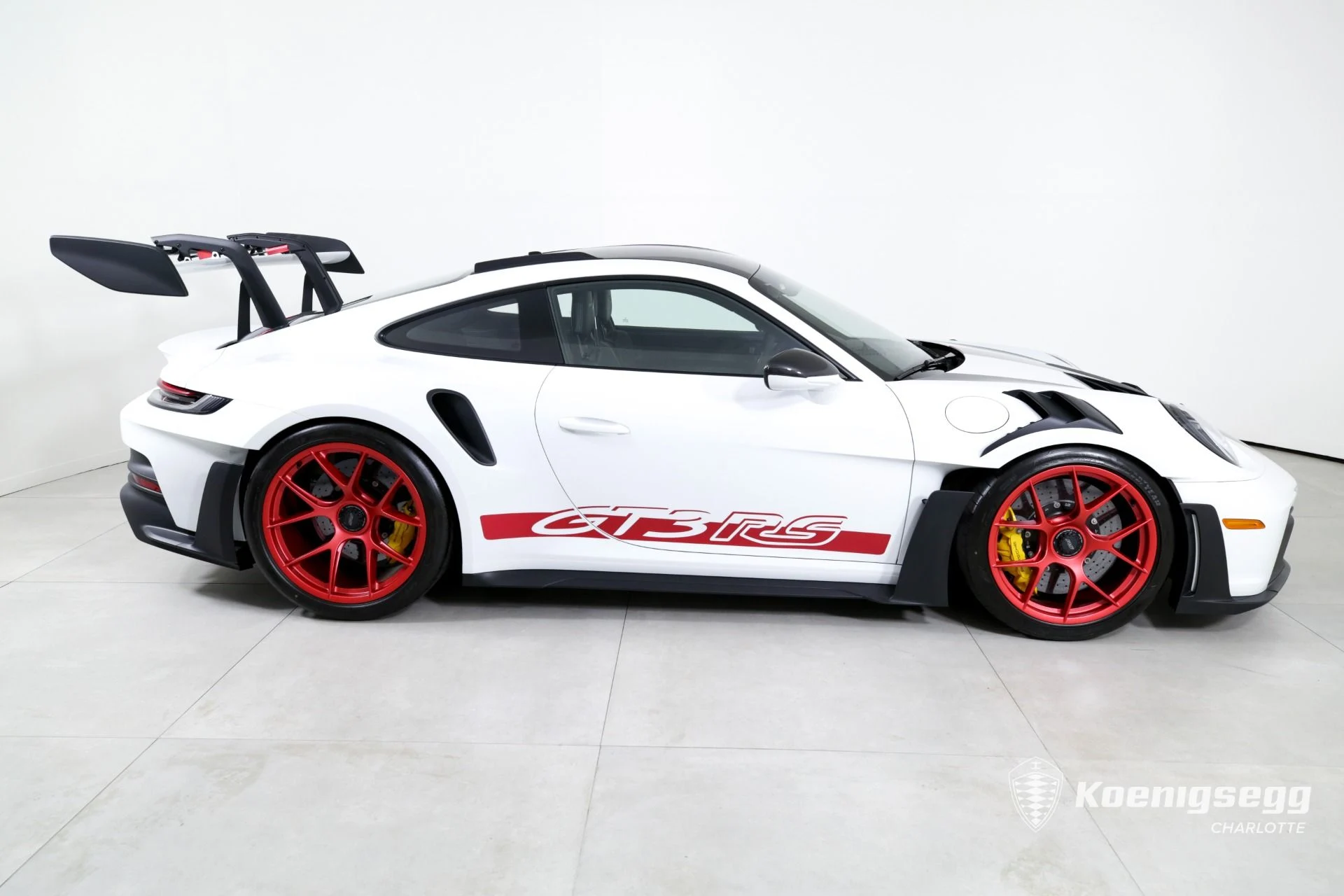 mph008_703996201_Used_2024_Porsche_911_GT_3_RS_1737481438_1a79644750