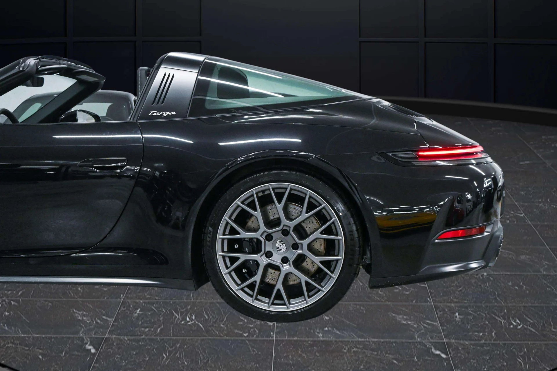 mph008_71688808_d8857840_31e6_4a55_86b4_404e47525632_4eb9deeebd