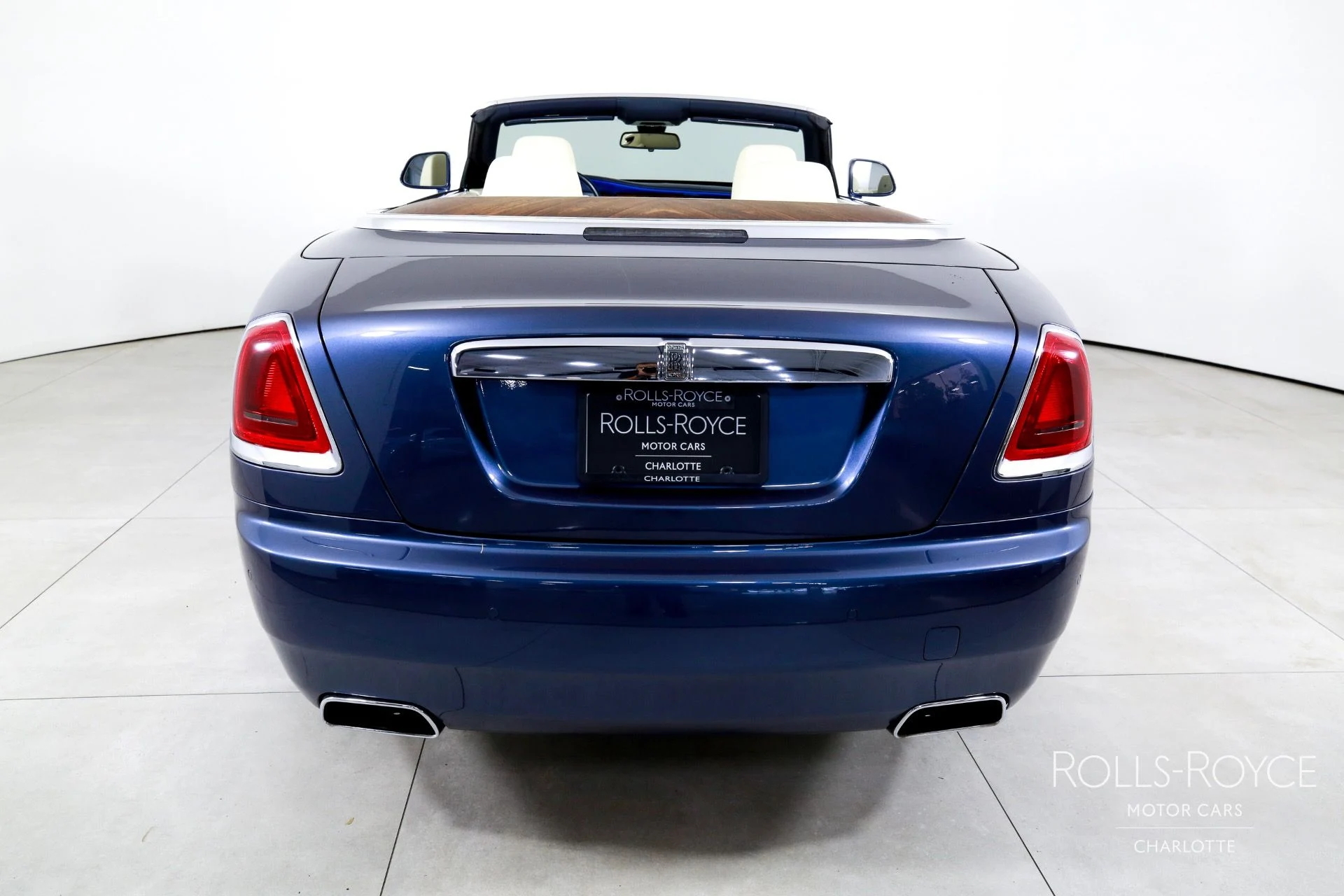 mph008_730157555_Used_2017_Rolls_Royce_Dawn_1754332752_40f3e87874