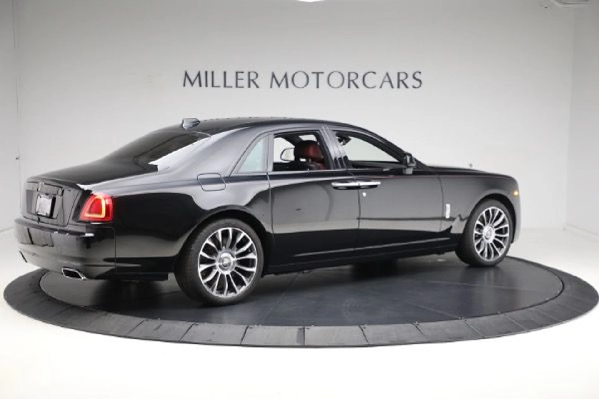 mph008_734604247_Used_2020_Rolls_Royce_Ghost_582939705f