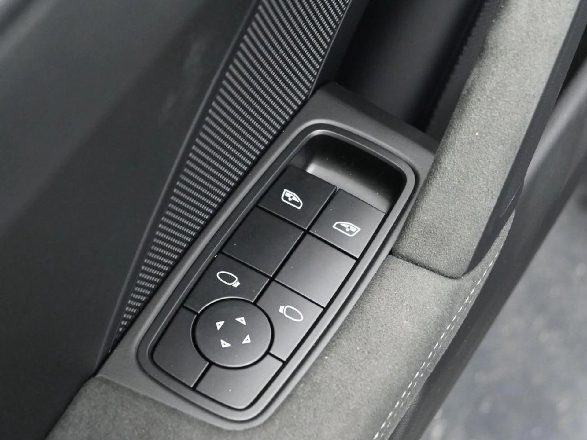 mph008_740143996_Wckbi9k_A_Tf9_g_EH_1s_H0_PN_9u0_IA_3ad8c120f3