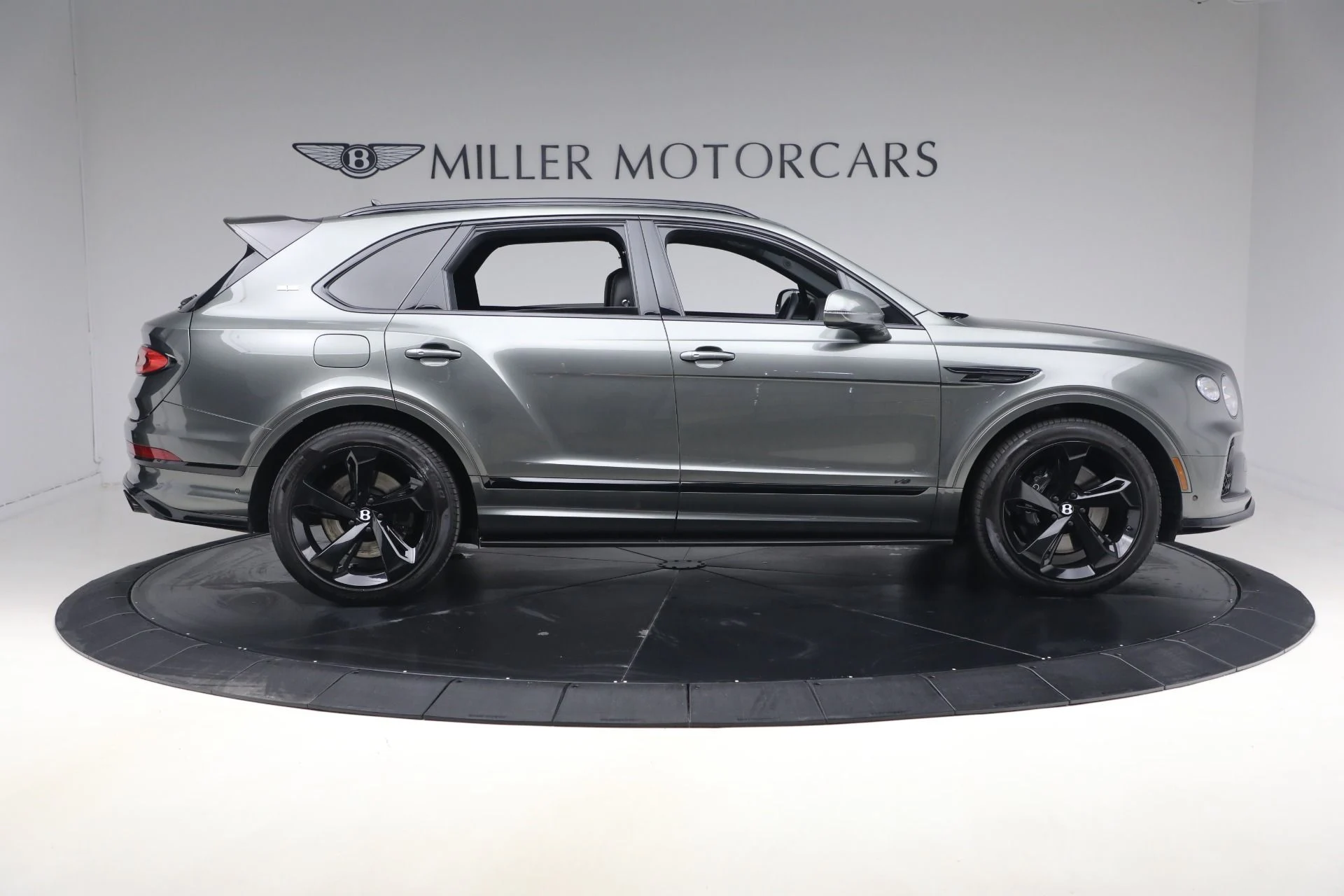 mph008_747721862_Used_2022_Bentley_Bentayga_V8_1772492891_fc71a22e7b