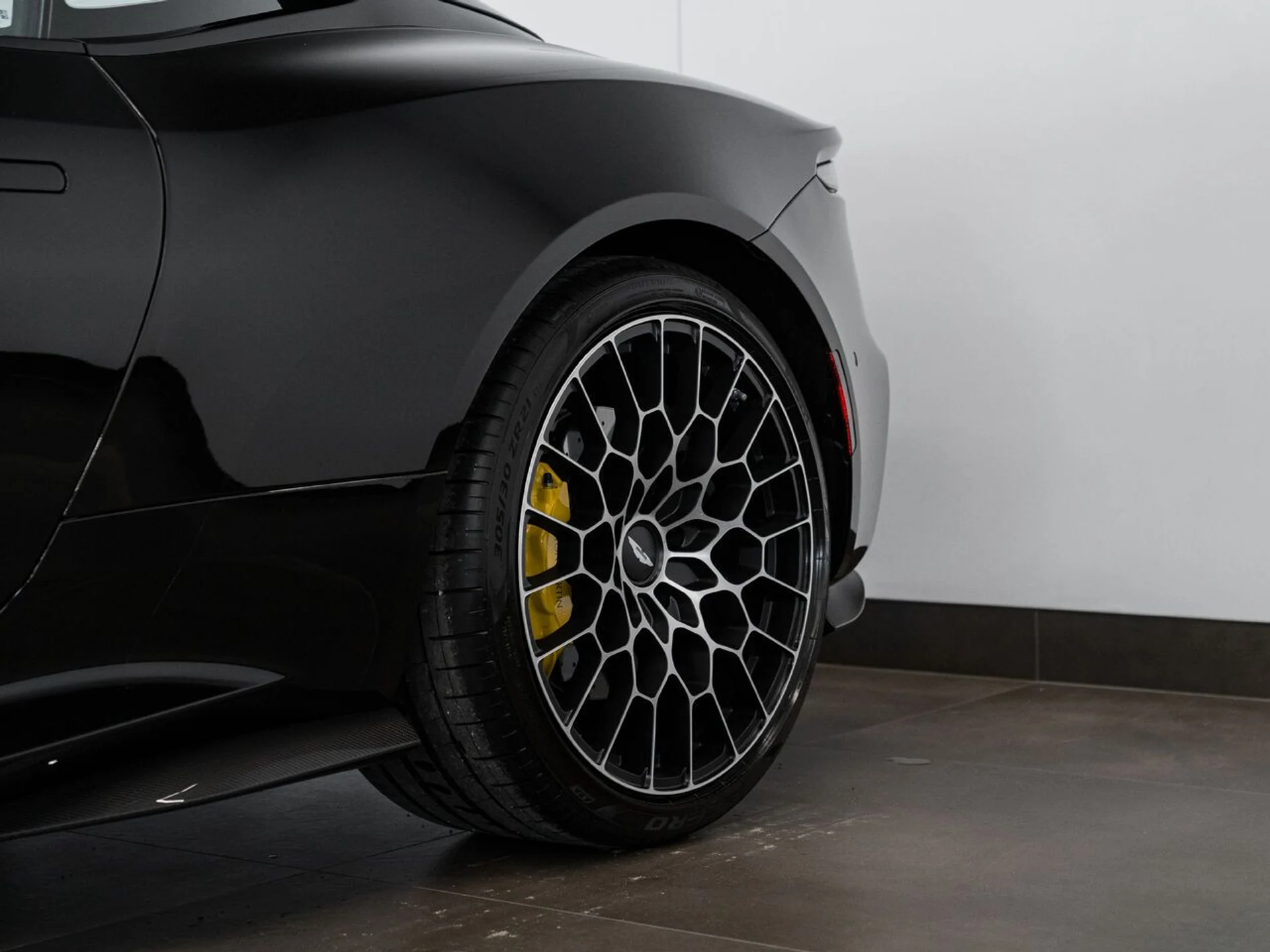 mph008_764031703_aston_martin_dbs_2023_jpg_v_1773863537_e2a3247253