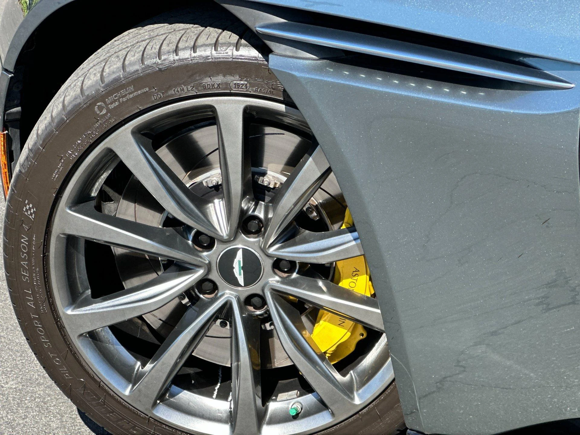 mph008_76805286_Used_2019_Aston_Martin_DB_11_Volante_1790909268_2ad7486cda