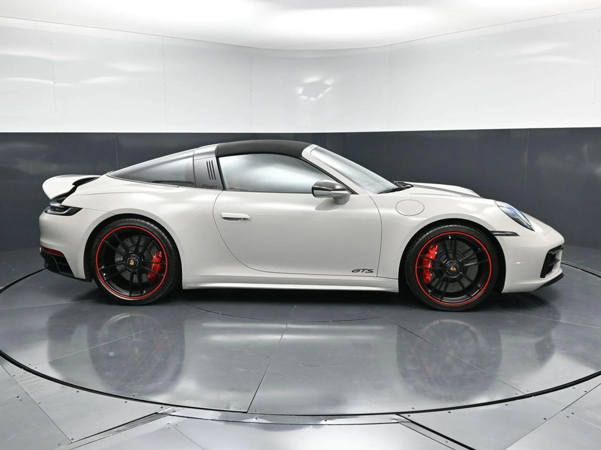 mph008_77099933_w_ra0e_CK_Hvq1_Dh0_S8j_Mz_PZVH_1_M_cbf3687d2d