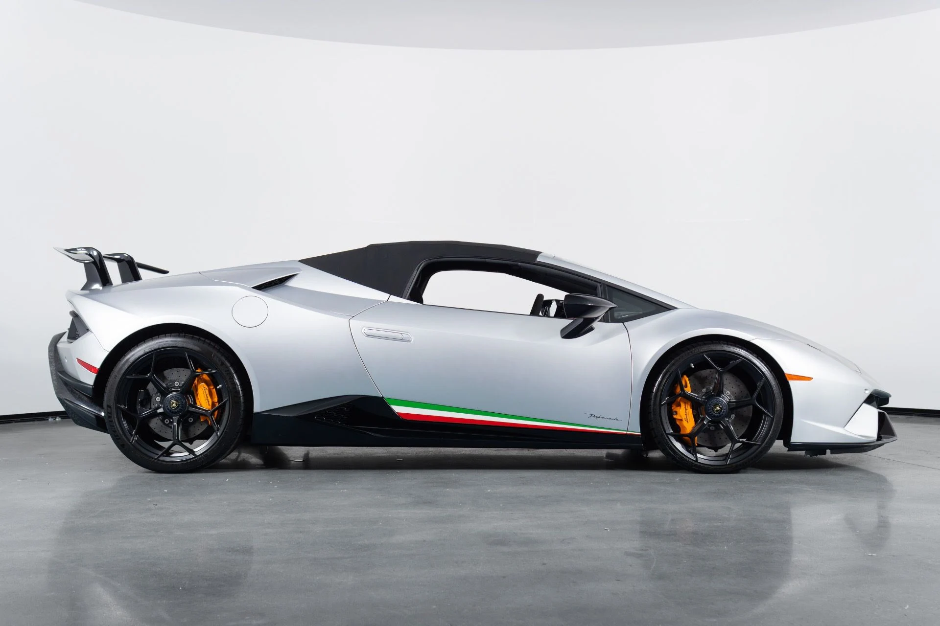 mph008_782388581_Used_2018_Lamborghini_Huracan_Performante_Spyder_1781732323_29d030113f
