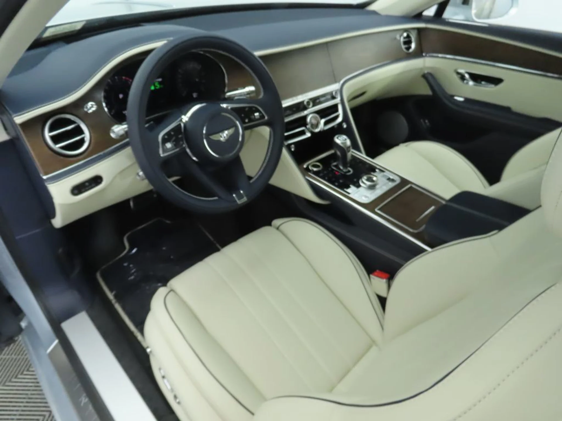 mph008_803902432_new_2026_bentley_flying_spur_hybrid_8119_22973081_9_1024_3c6c98a22f