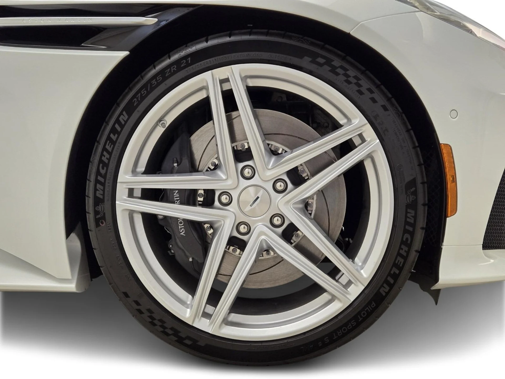 mph008_805664410_New_2026_Aston_Martin_DB_12_Volante_1756187302_5d3327463c