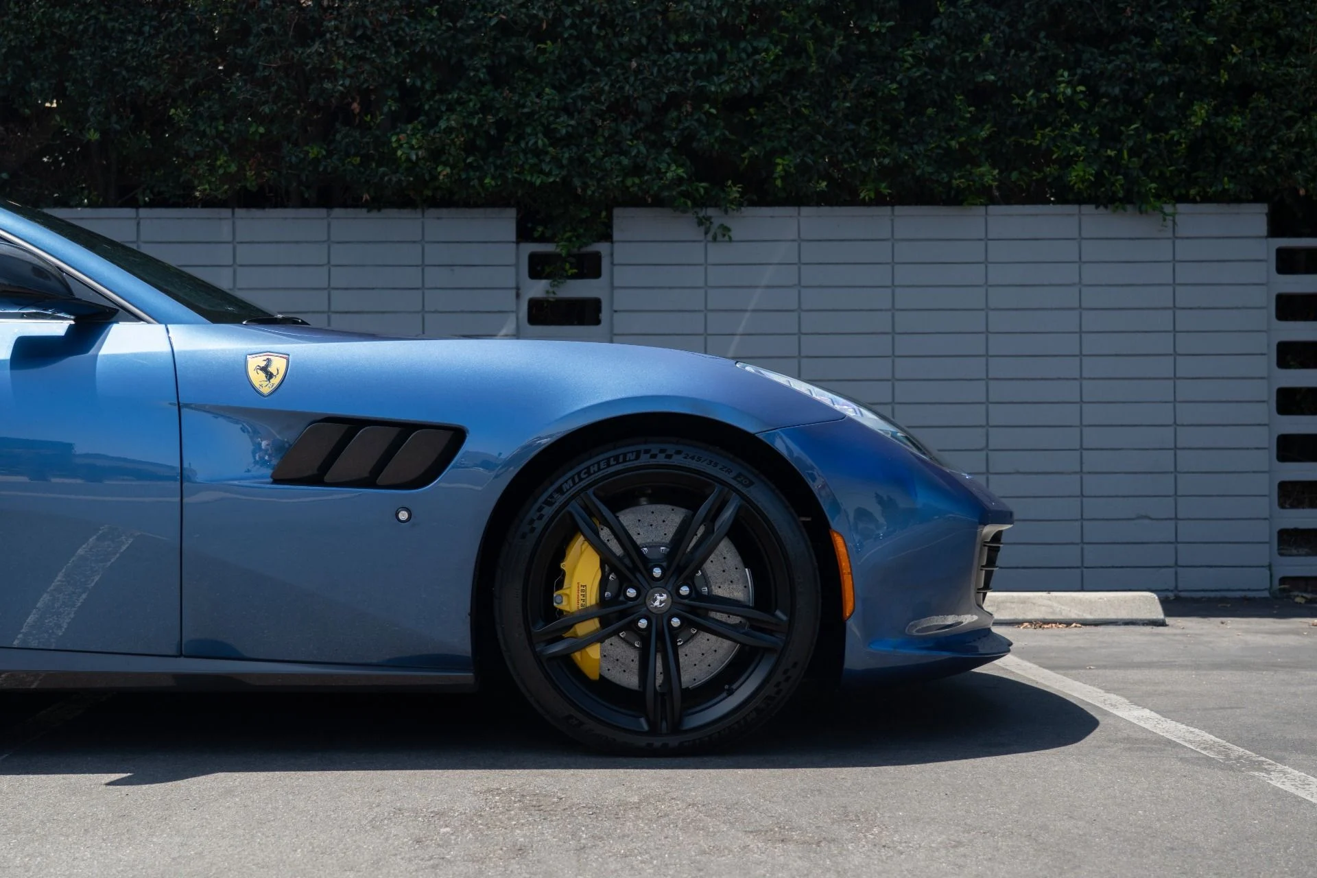 mph008_806245265_Used_2017_Ferrari_GTC_4_Lusso_1755302053_351badbdbf