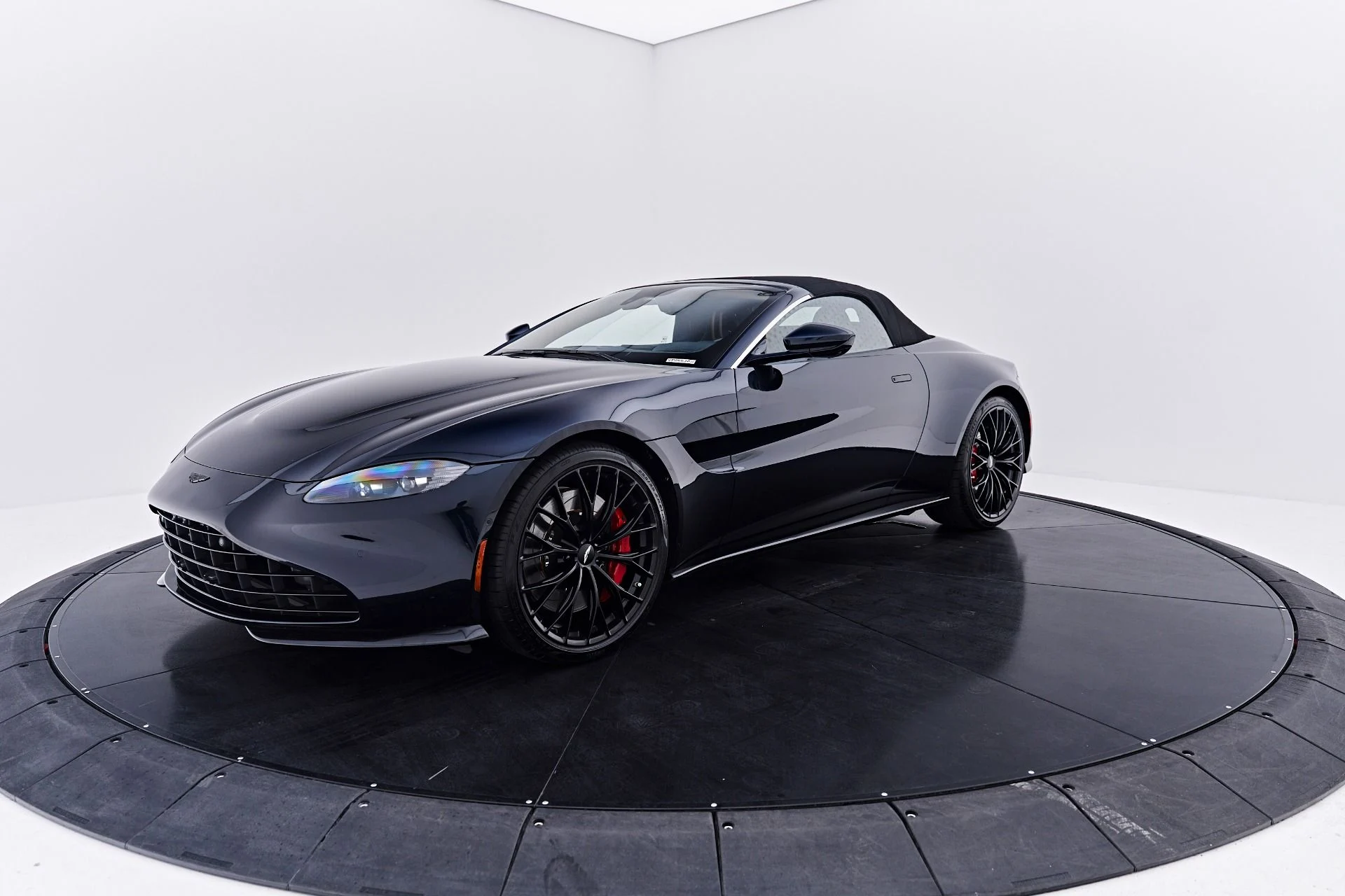 mph008_809462403_Used_2022_Aston_Martin_Vantage_Base_1786226025_b8570f2509