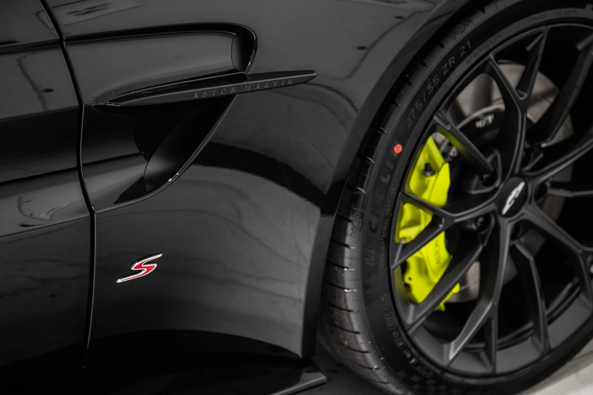 mph008_826087387_New_2026_Aston_Martin_Vantage_S_Roadster_1780941042_456bd22533