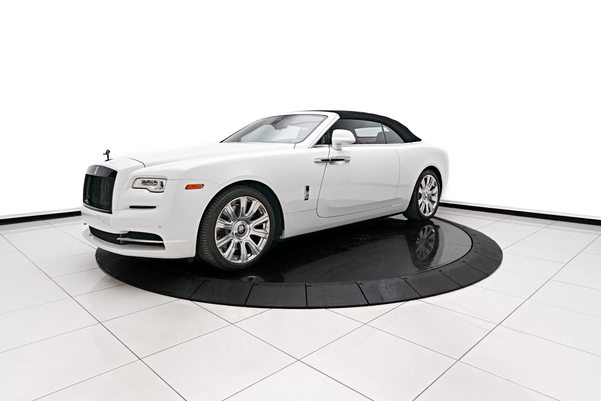 mph008_826546480_Used_2018_Rolls_Royce_Dawn_Base_1722633895_beeb743a54
