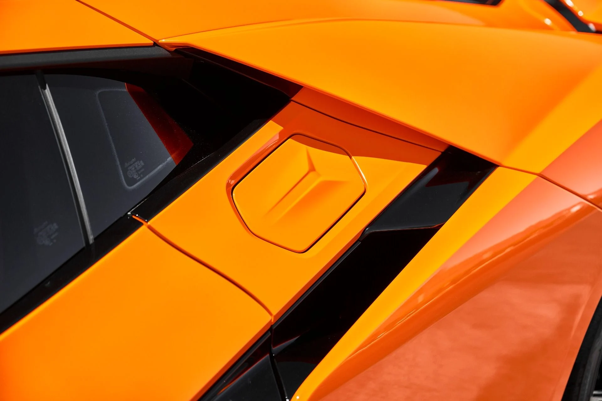 mph008_84350353_Used_2024_Lamborghini_Revuelto_Base_1777394261_6c713f66c6