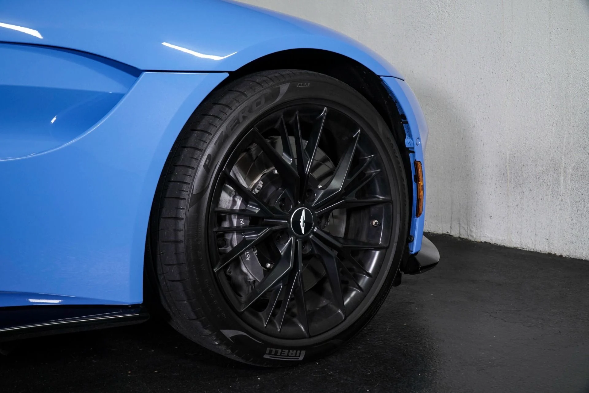 mph008_845143152_Used_2021_Aston_Martin_Vantage_1770366066_fe5a726ac4