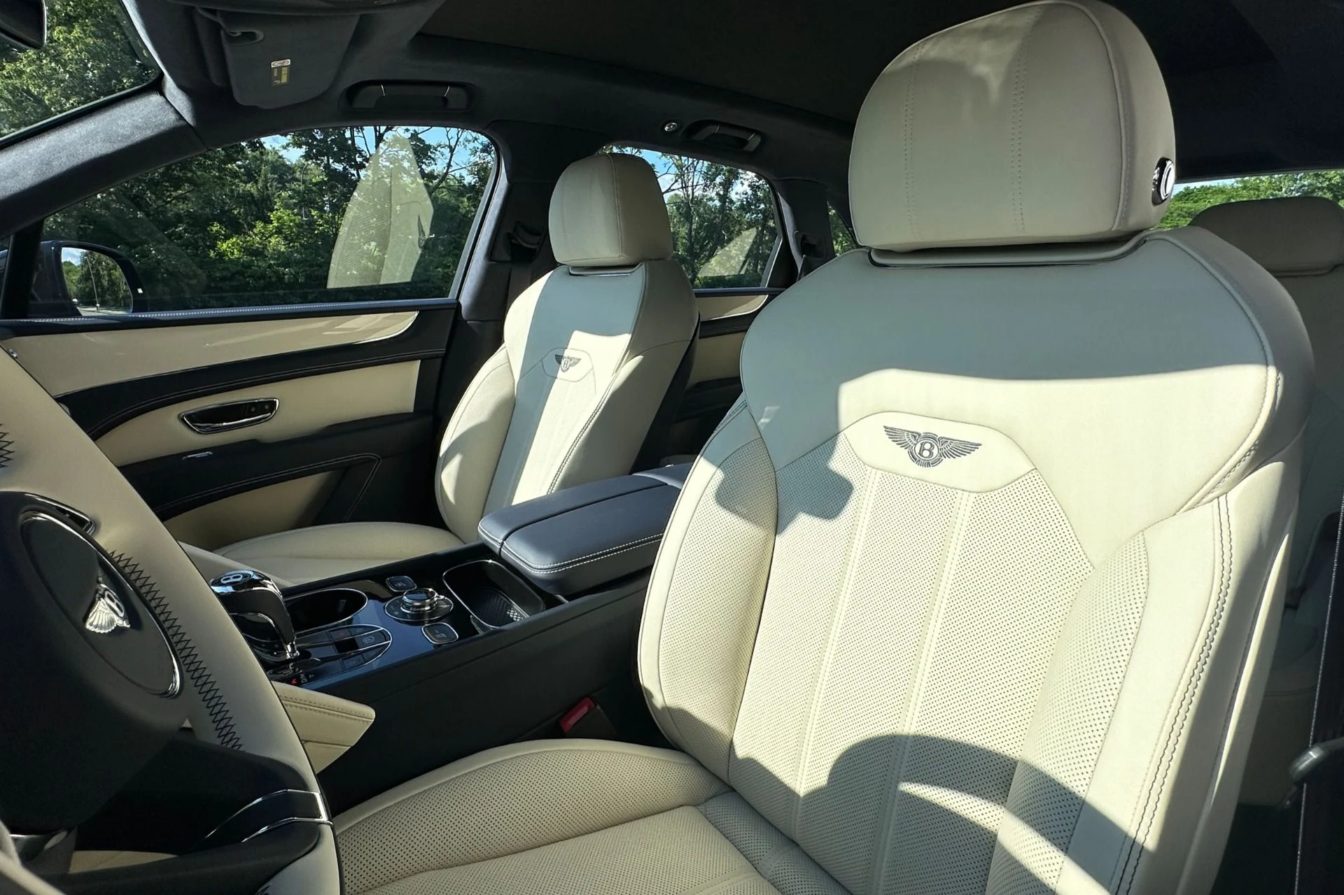 mph008_852006184_New_2026_Bentley_Bentayga_V8_1783695010_1bf4446f41