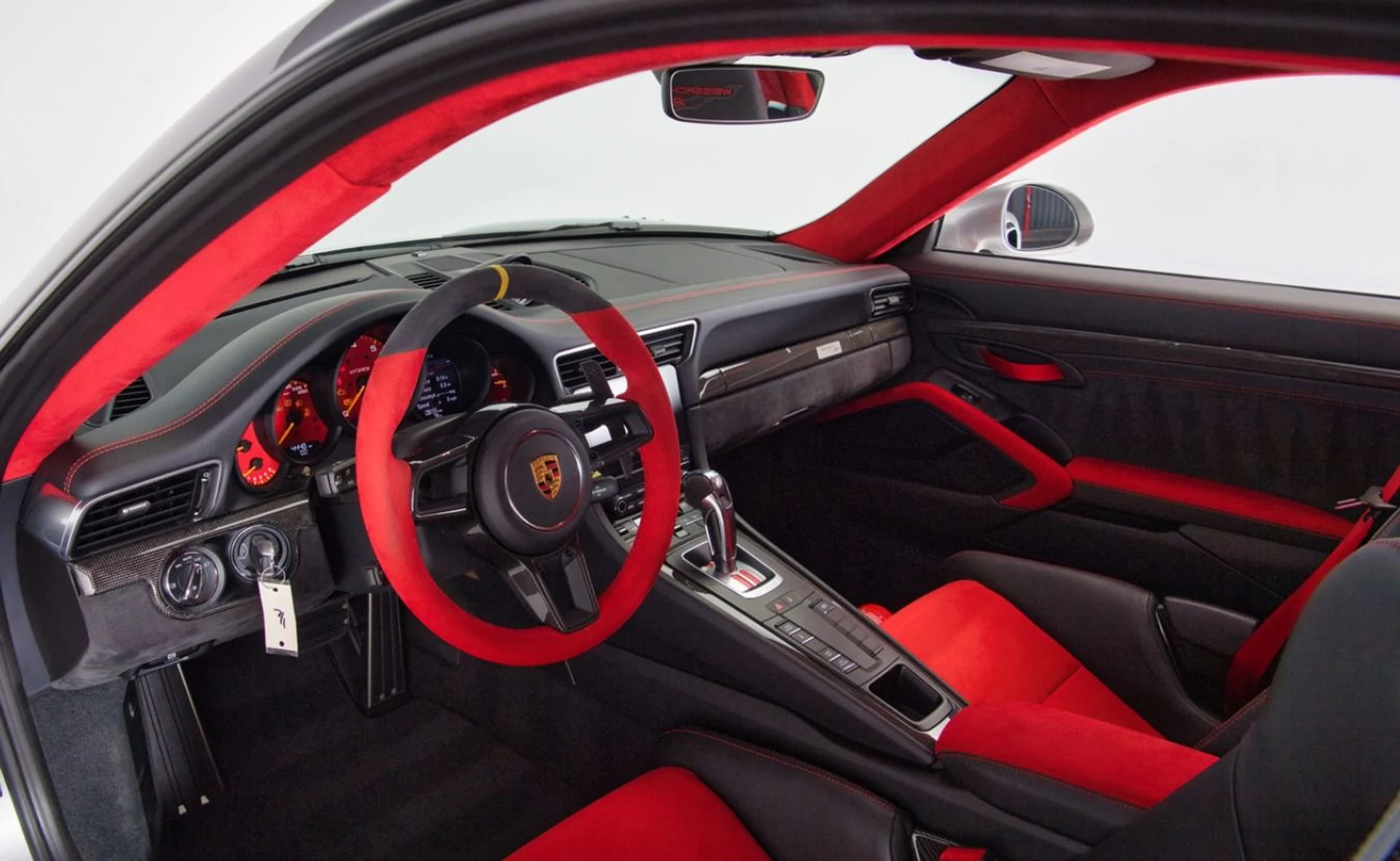 mph008_856868104_Used_2018_Porsche_911_GT_2_RS_1770848856_3b47751221