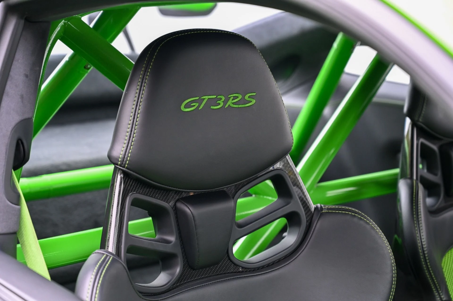mph008_874471814_Used_2019_Porsche_911_GT_3_RS_1778272615_7486cd1178