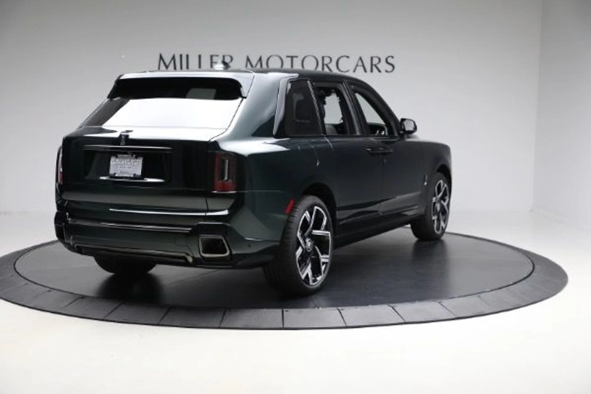 mph008_87484645_New_2025_Rolls_Royce_Black_Badge_Cullinan_91d38352a4