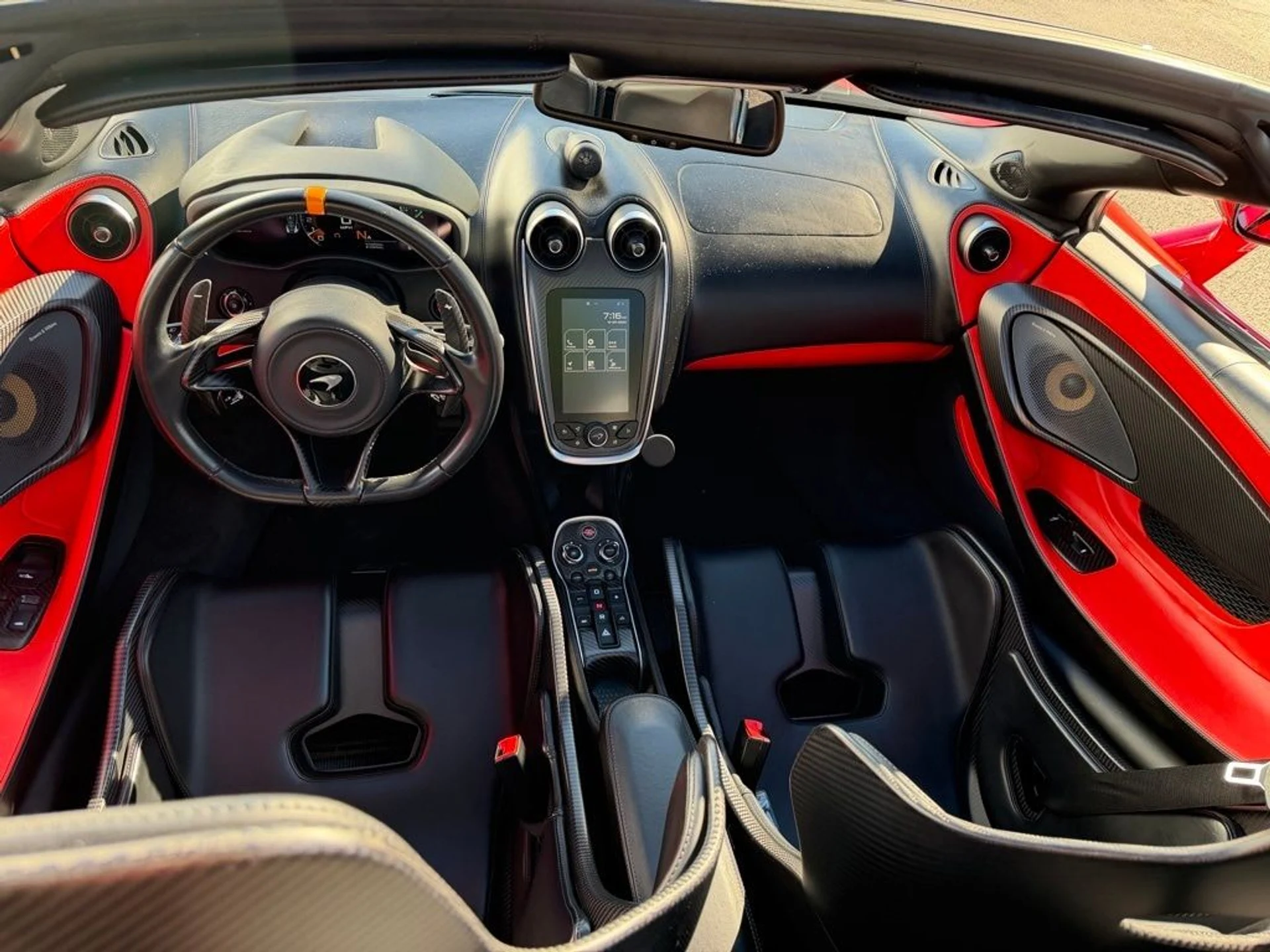 mph008_888617455_7670c29072034248855a65de7b56514bx_216c0cb55d