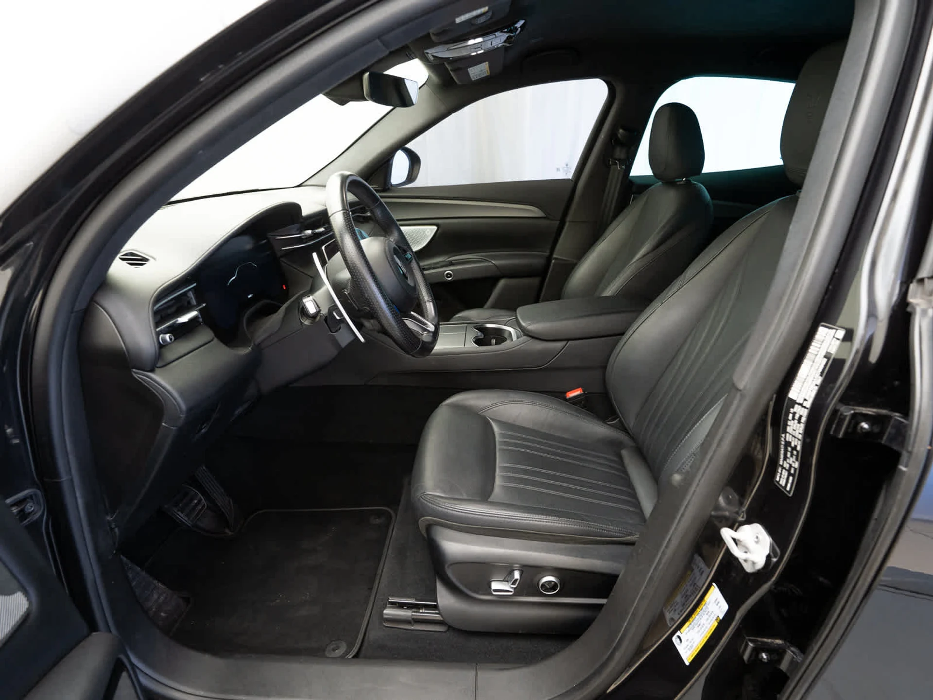 mph008_889567892_c7ef3e85bd8ea43393b2ff744b85e83ax_71372376d4