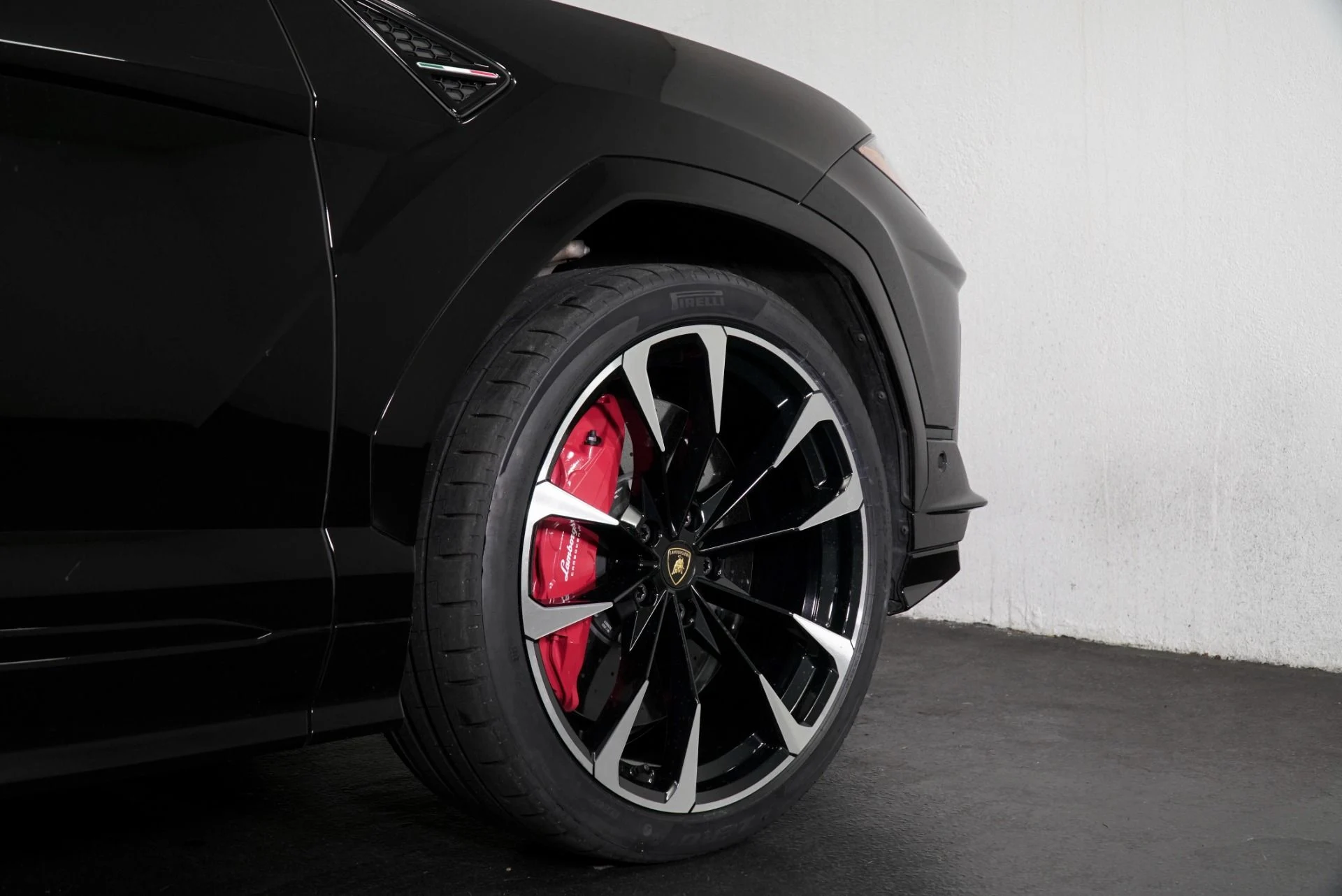 mph008_896337077_Used_2024_Lamborghini_Urus_S_1775152944_04056e1e9a