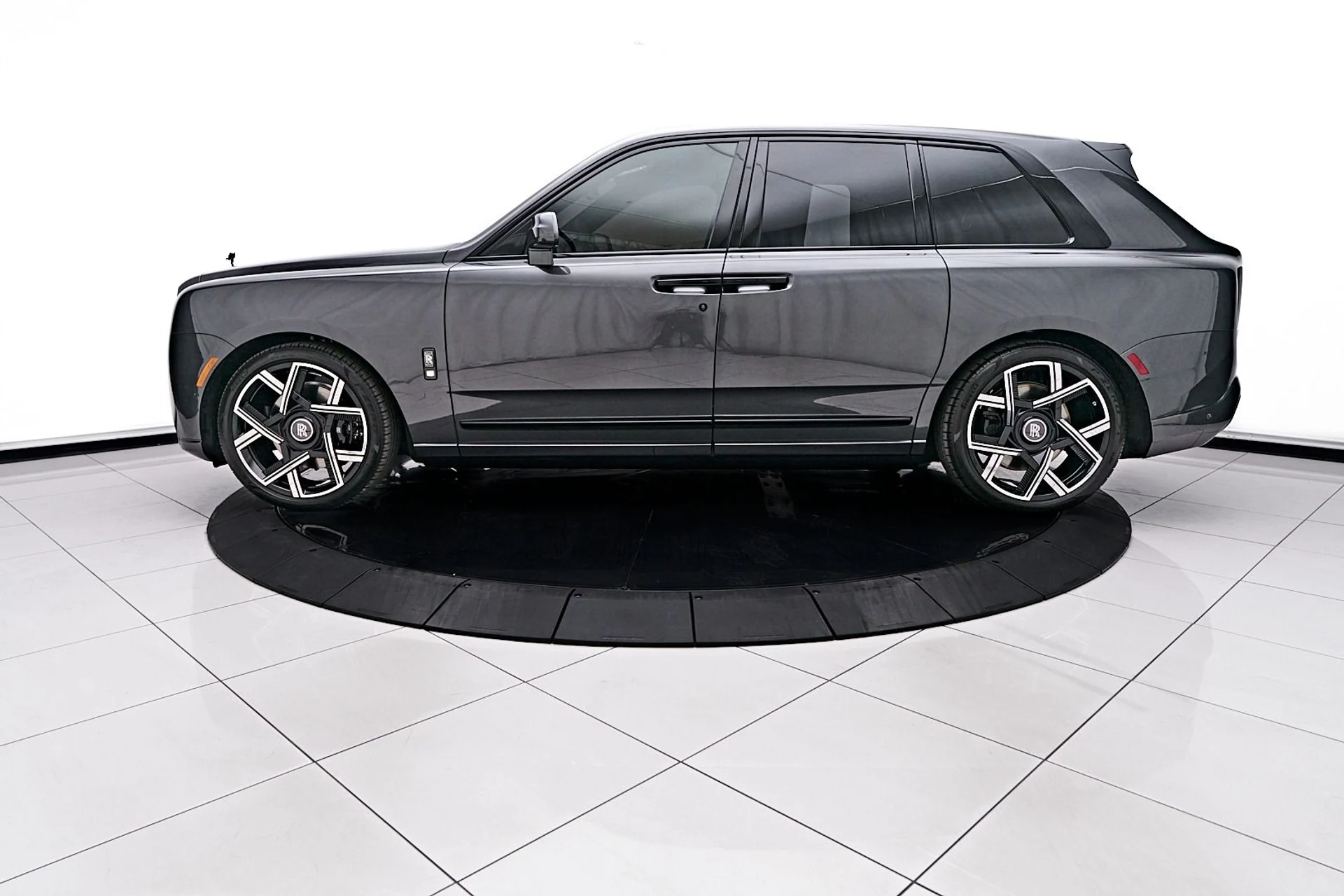 mph008_898765530_Used_2025_Rolls_Royce_Cullinan_Black_Badge_1737842336_0da3403f8d
