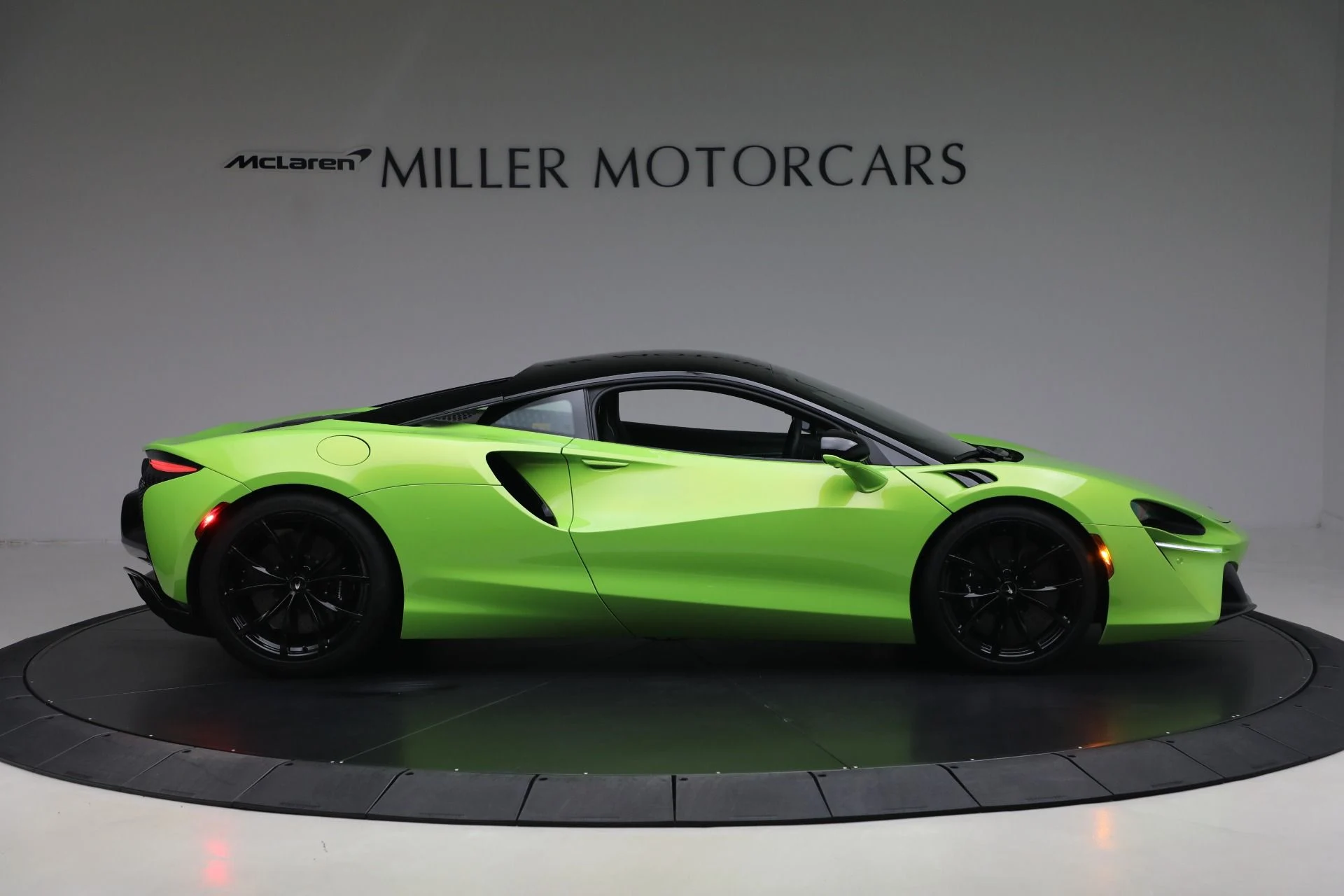 mph008_900164235_Used_2023_Mc_Laren_Artura_Performance_3d68a78817
