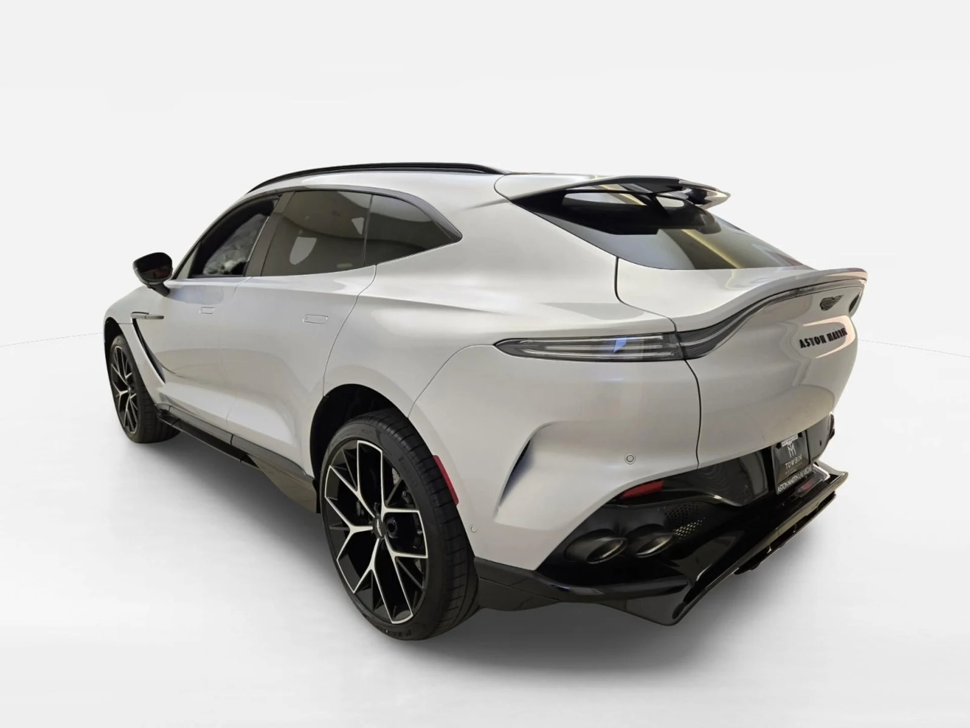 mph008_90016875_New_2026_Aston_Martin_DBX_707_1781759957_ffcd9f0acc