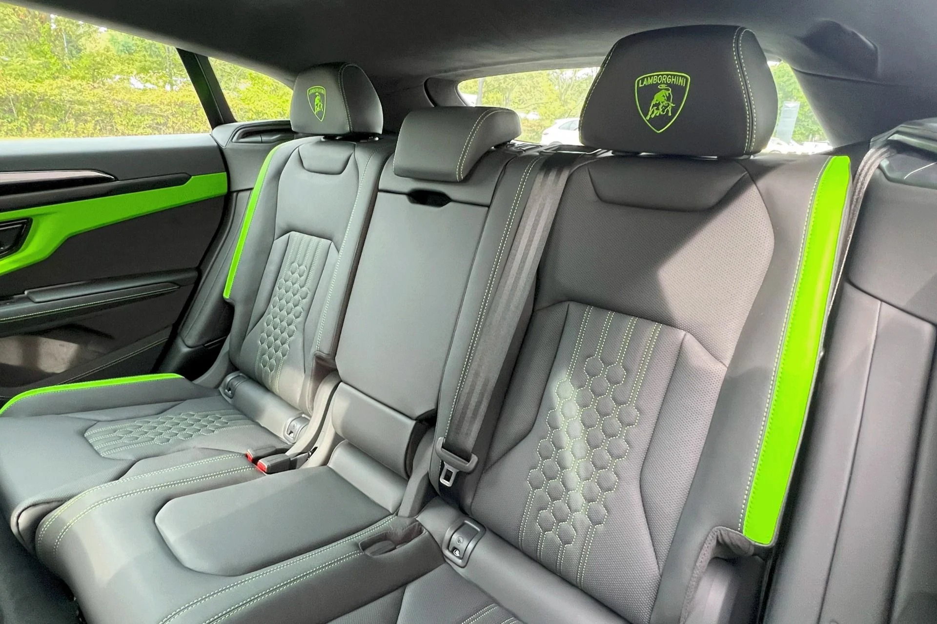 mph008_900528413_Used_2025_Lamborghini_Urus_SE_1769869345_1aed6343af