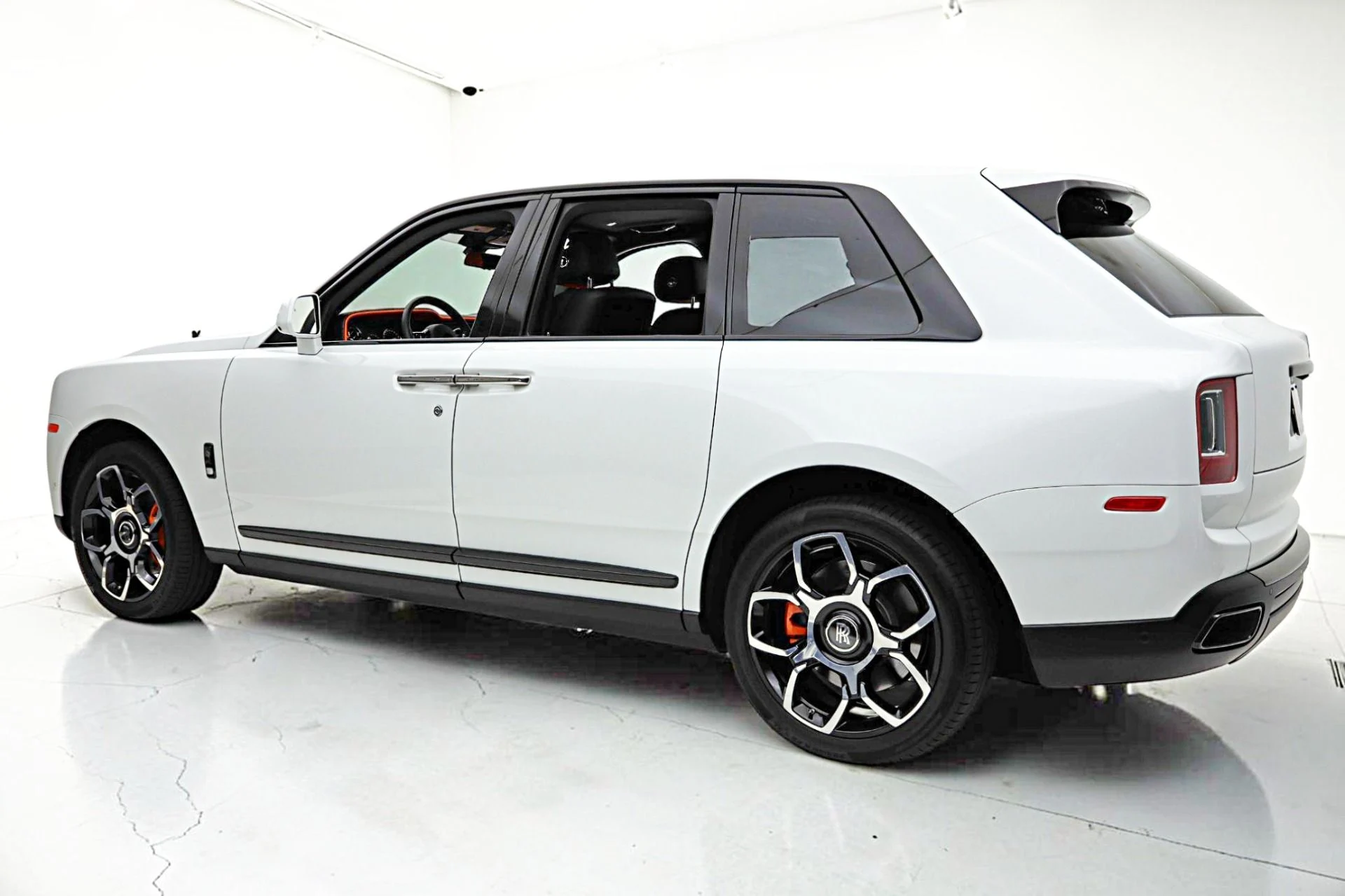 mph008_905763796_Used_2023_Rolls_Royce_Black_Badge_Cullinan_LEASE_OPTIONS_AVAILABLE_16e1d7c067