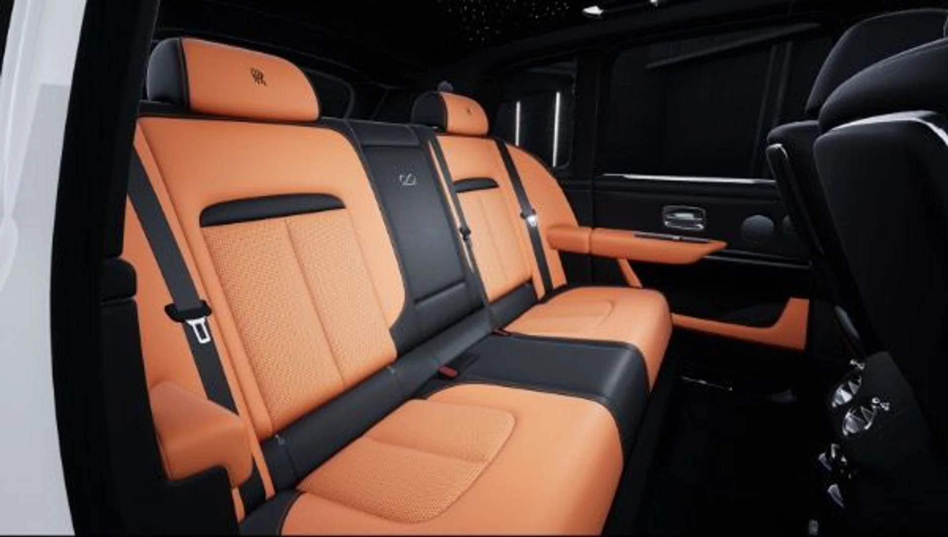 mph008_923071806_New_2026_Rolls_Royce_Black_Badge_Cullinan_685a1a8360