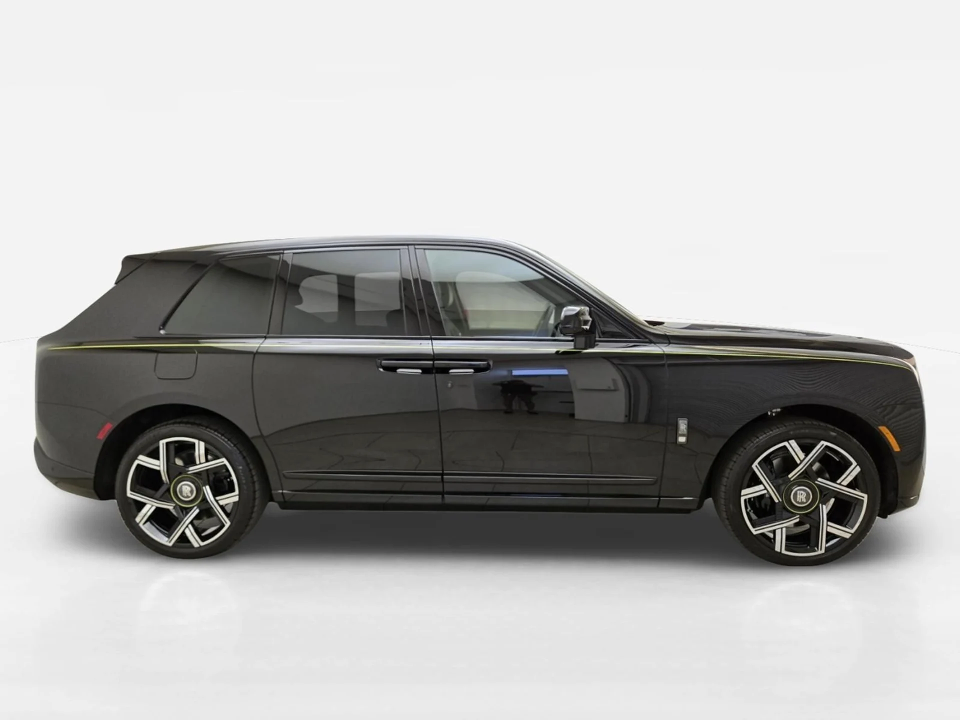 mph008_928624448_New_2026_Rolls_Royce_Cullinan_Black_Badge_1778304021_5c9aac5015