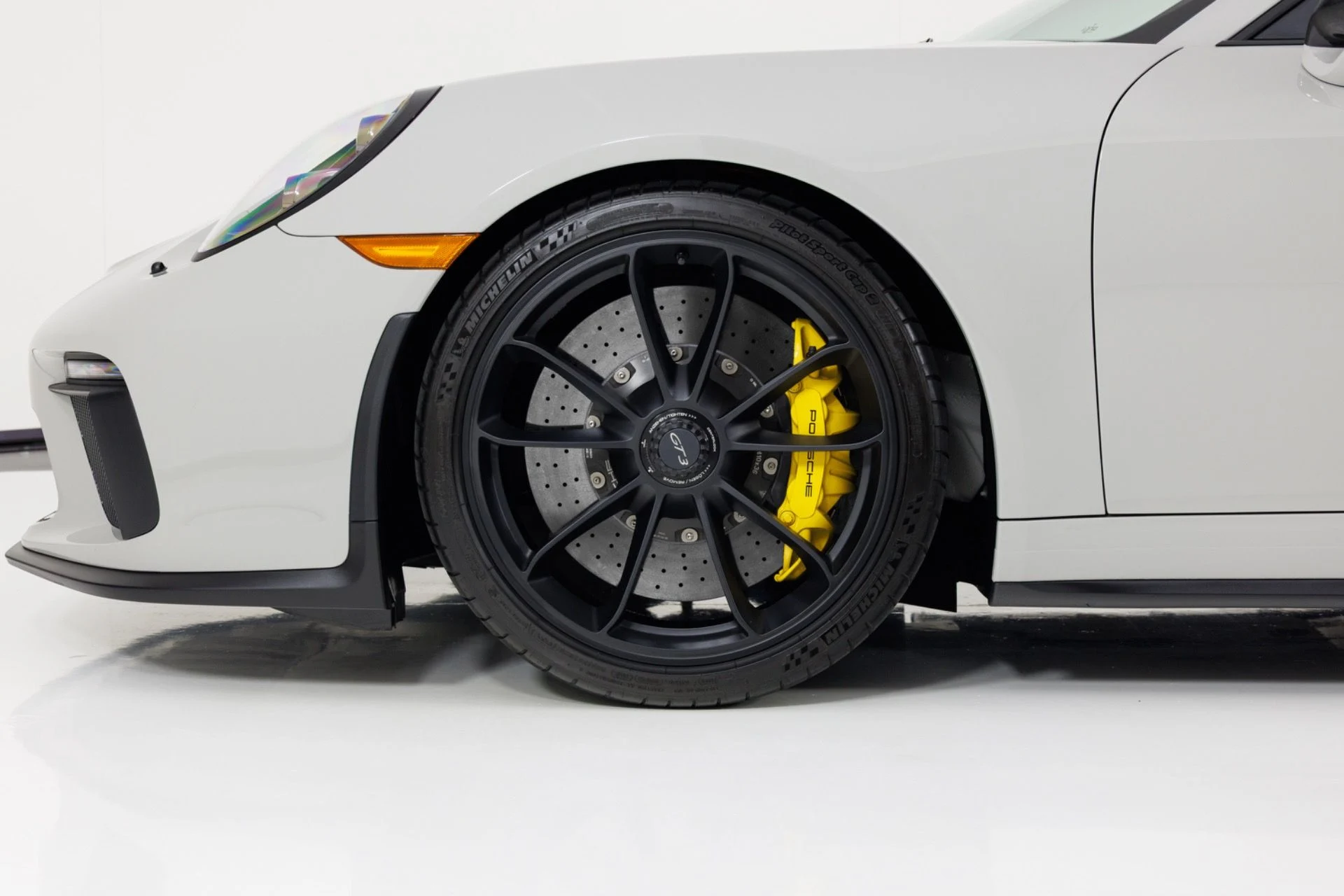 mph008_930156423_Used_2018_Porsche_911_GT_3_1782944815_0361d28f4c