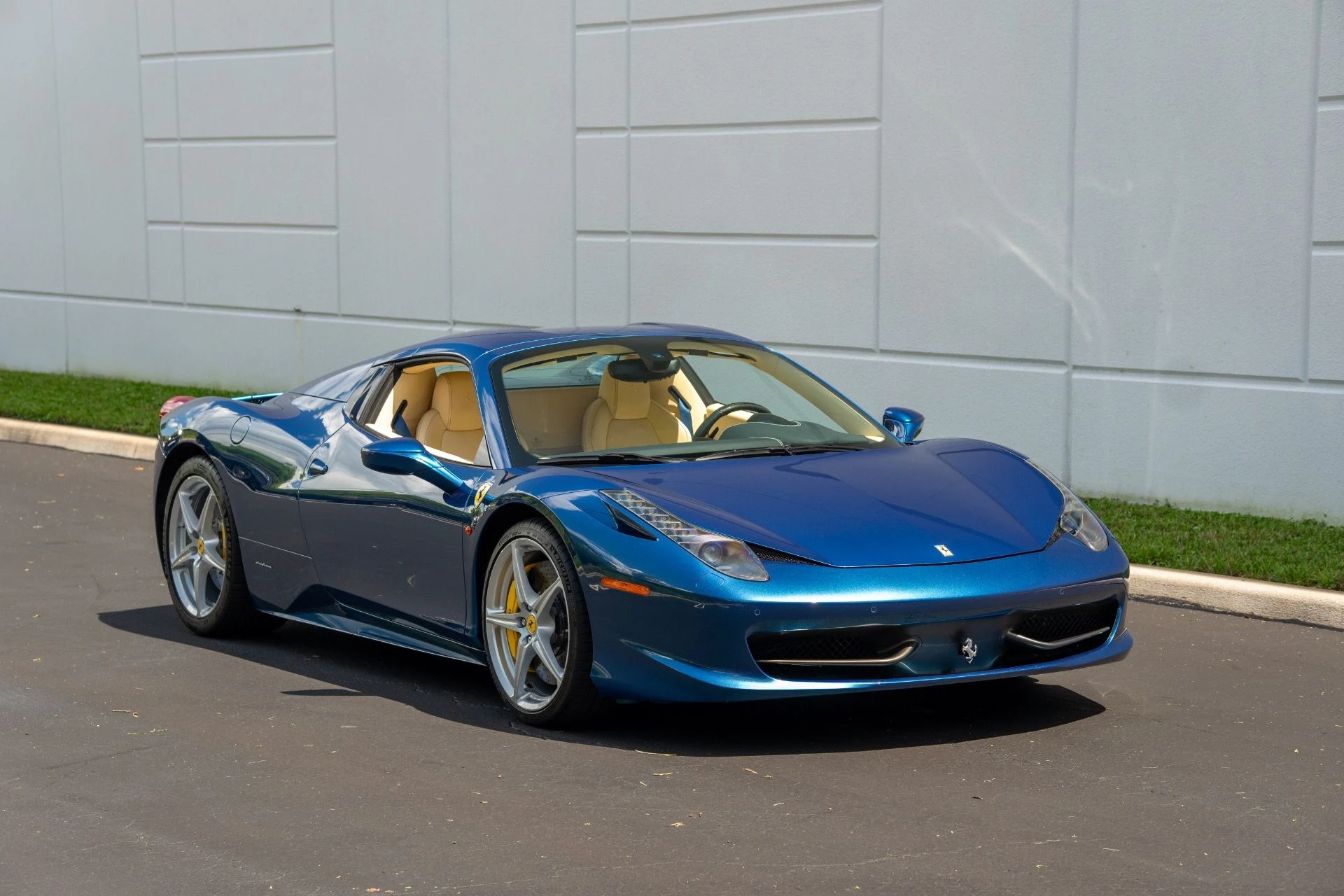 mph008_931115978_Used_2014_Ferrari_458_Spider_1757965695_d22183774e