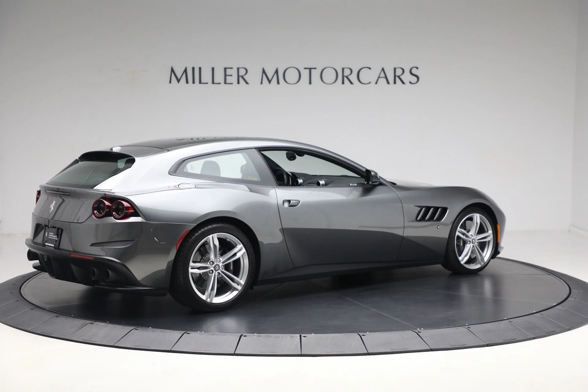 mph008_939078817_Used_2019_Ferrari_GTC_4_Lusso_1731632886_852ed31335