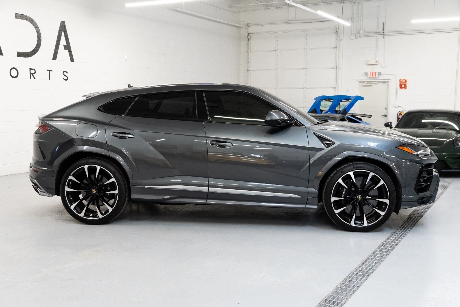 mph008_943751647_Used_2019_Lamborghini_Urus_1770318658_994b8ccce1