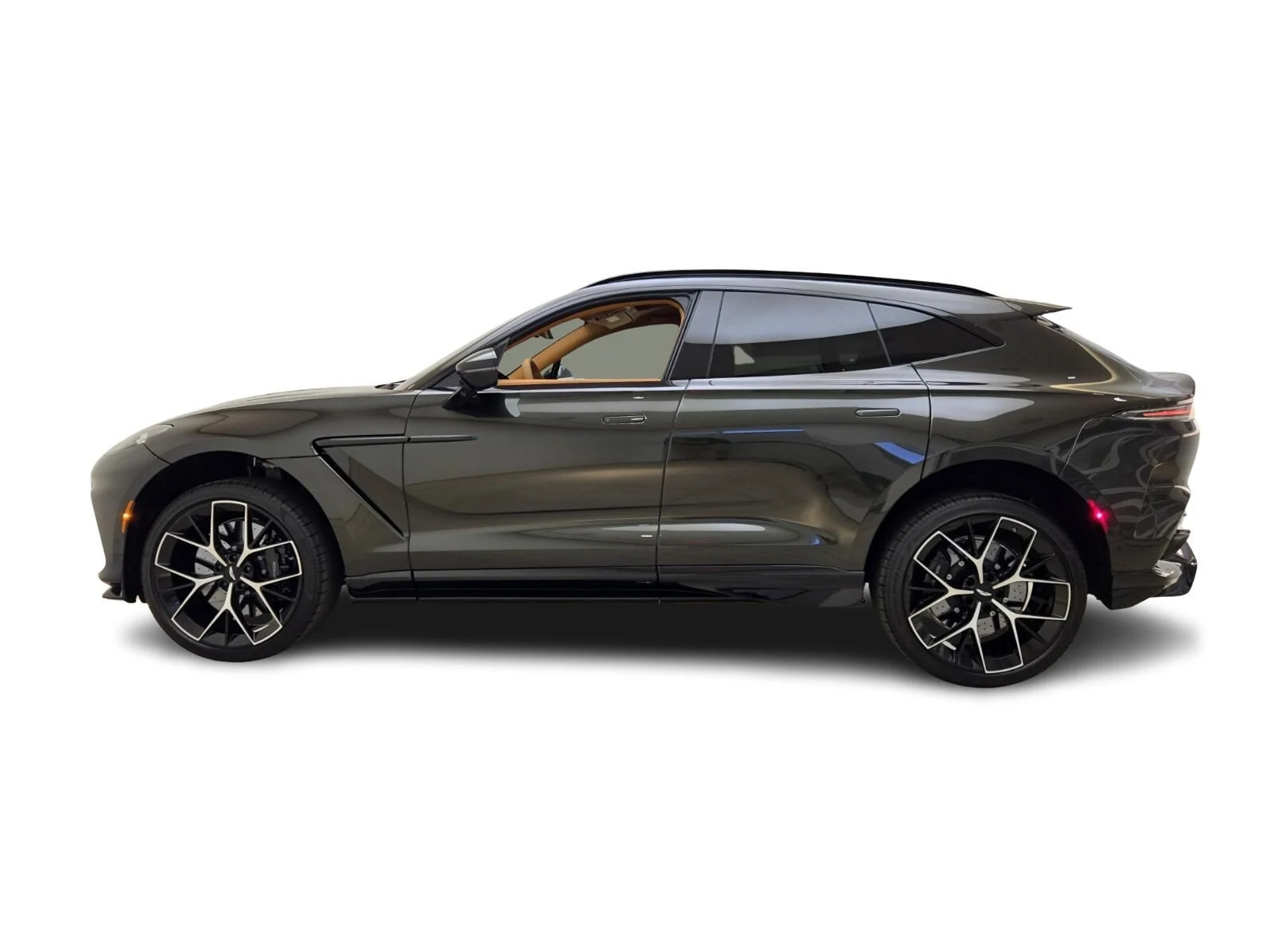 mph008_950935852_New_2026_Aston_Martin_DBX_707_1761371585_7b2d02ba2b
