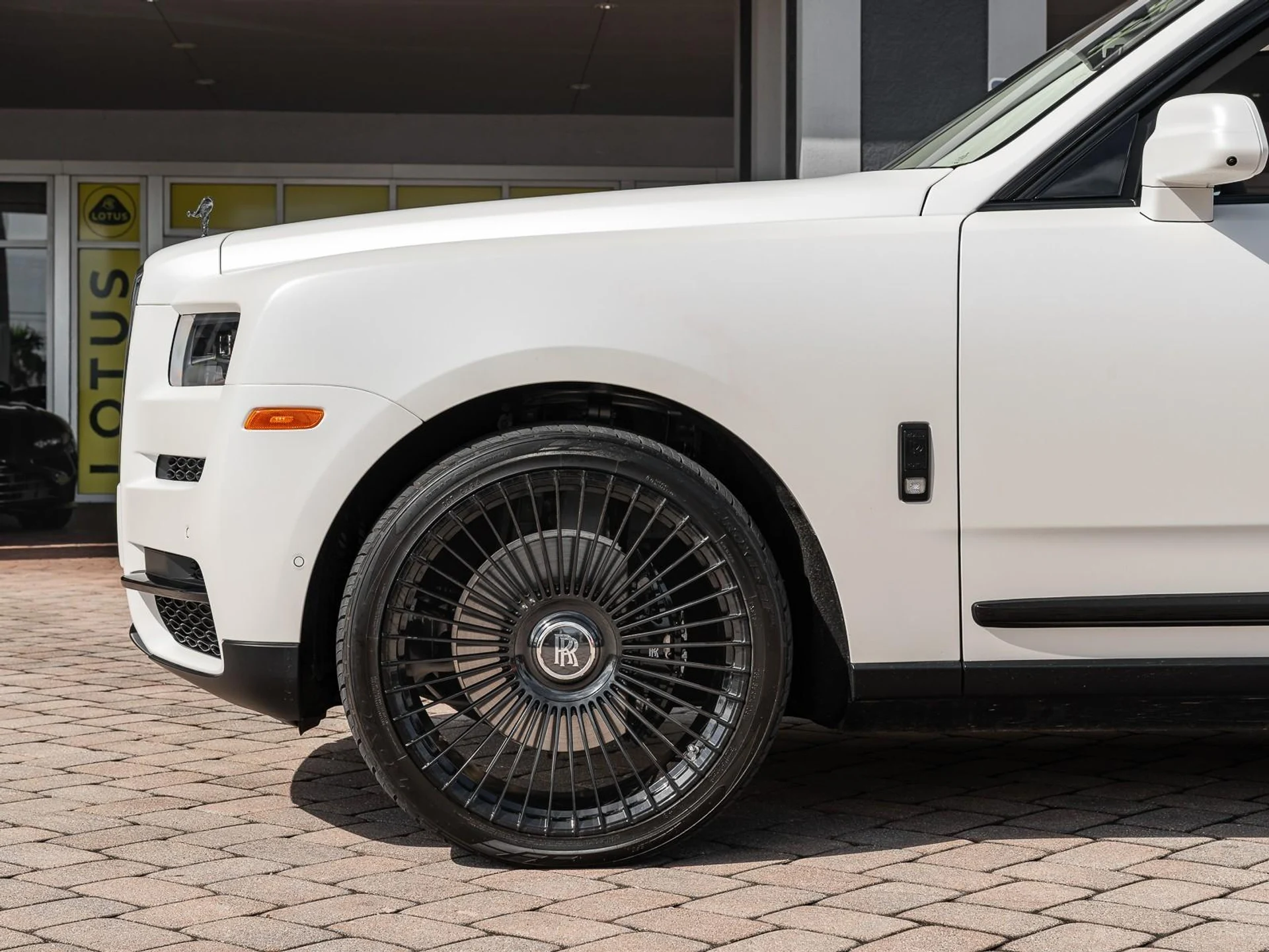 mph008_95562995_Used_2023_Rolls_Royce_Cullinan_1761685659_dd38cfa39e