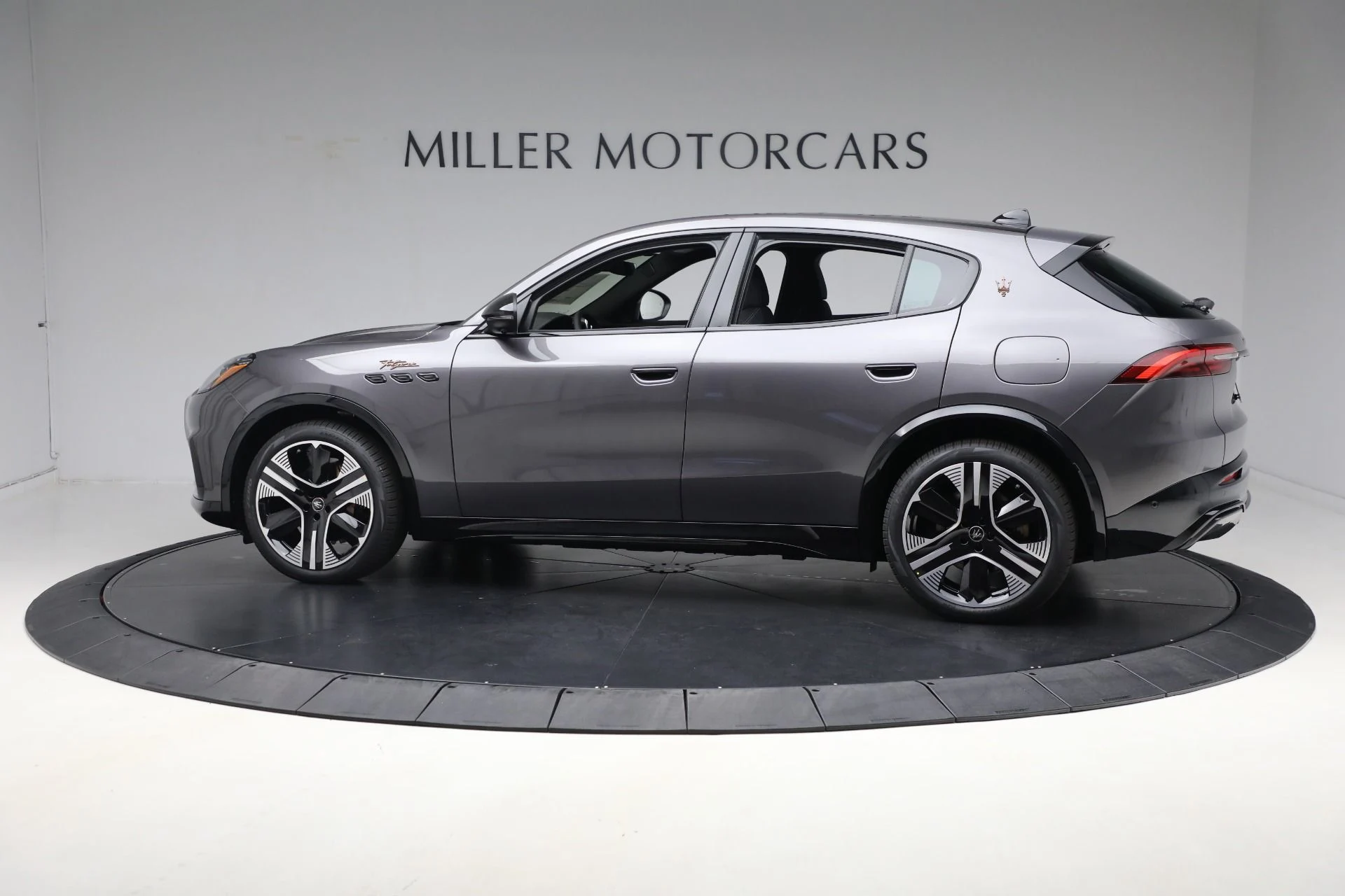mph008_962436347_New_2025_Maserati_Grecale_Folgore_948aa6796c