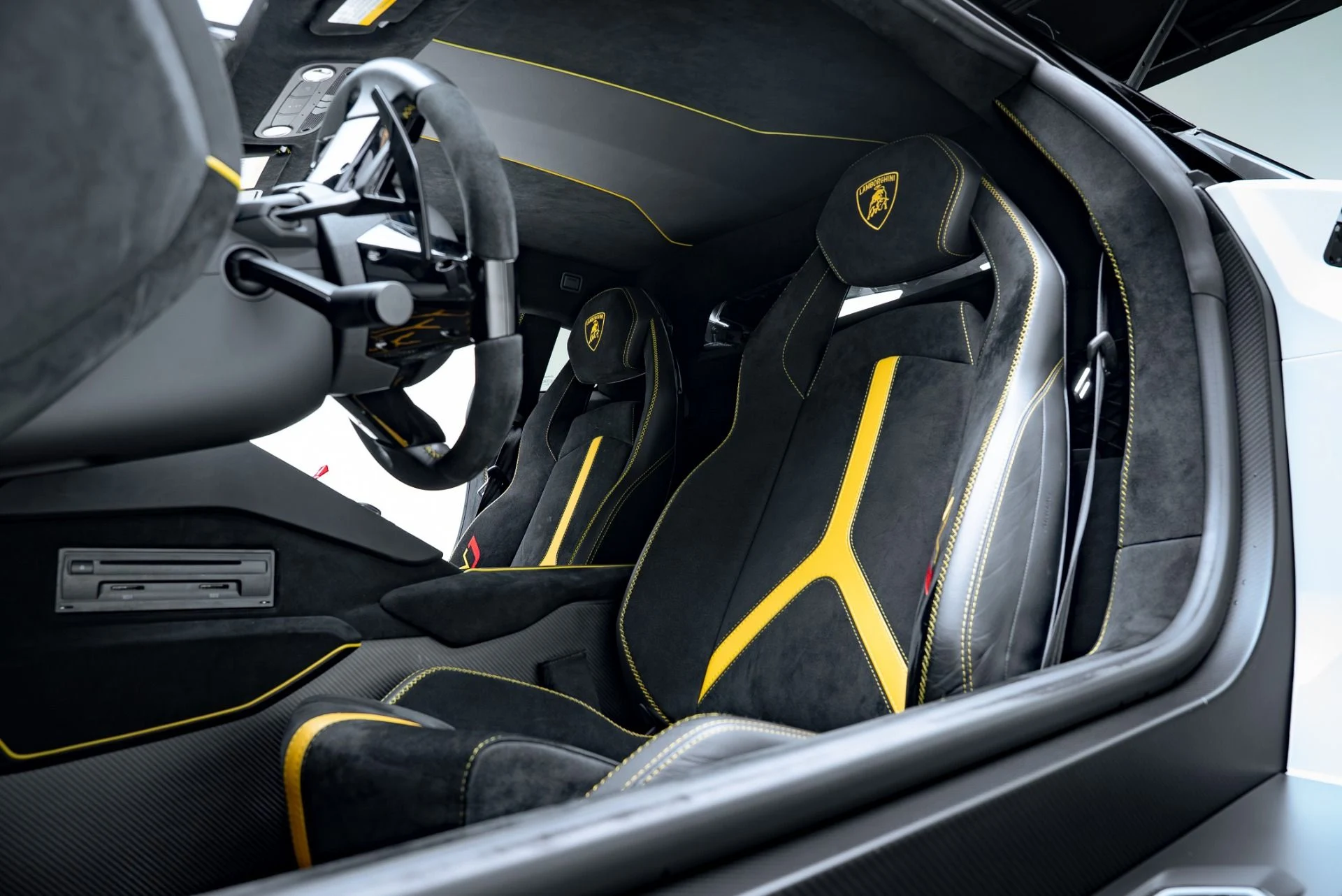 mph008_963626867_Used_2021_Lamborghini_Aventador_LP_770_4_SVJ_1776372314_e289621816