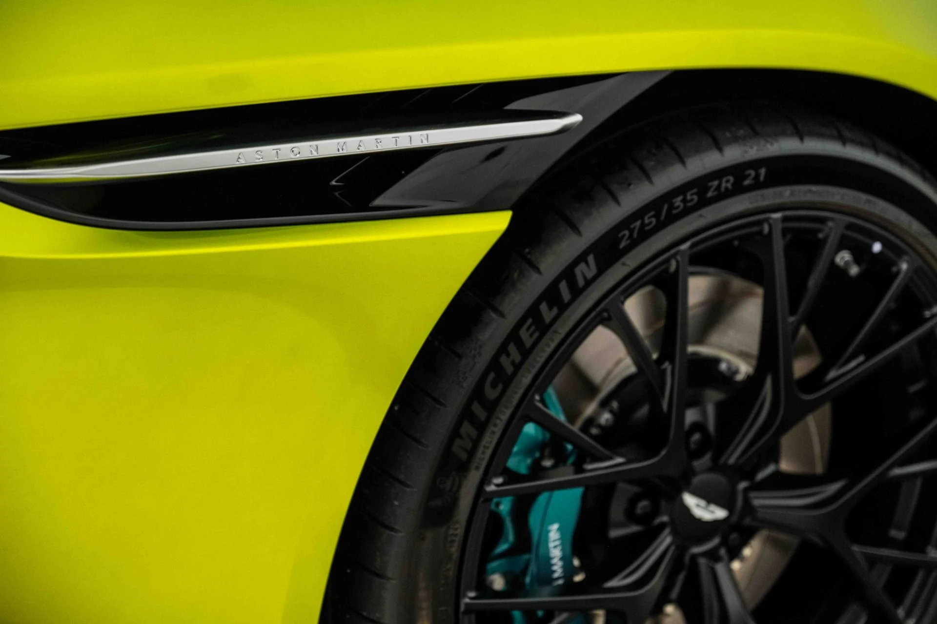 mph008_977459829_Used_2025_Aston_Martin_DB_12_Coupe_1724764184_ab900d557f