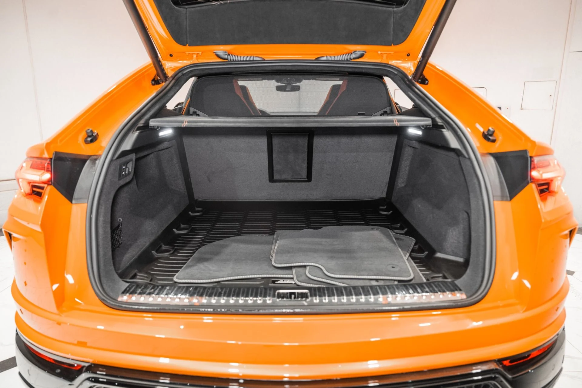 mph008_979545658_Used_2022_Lamborghini_Urus_Pearl_Capsule_1773410025_0270fc2ee1