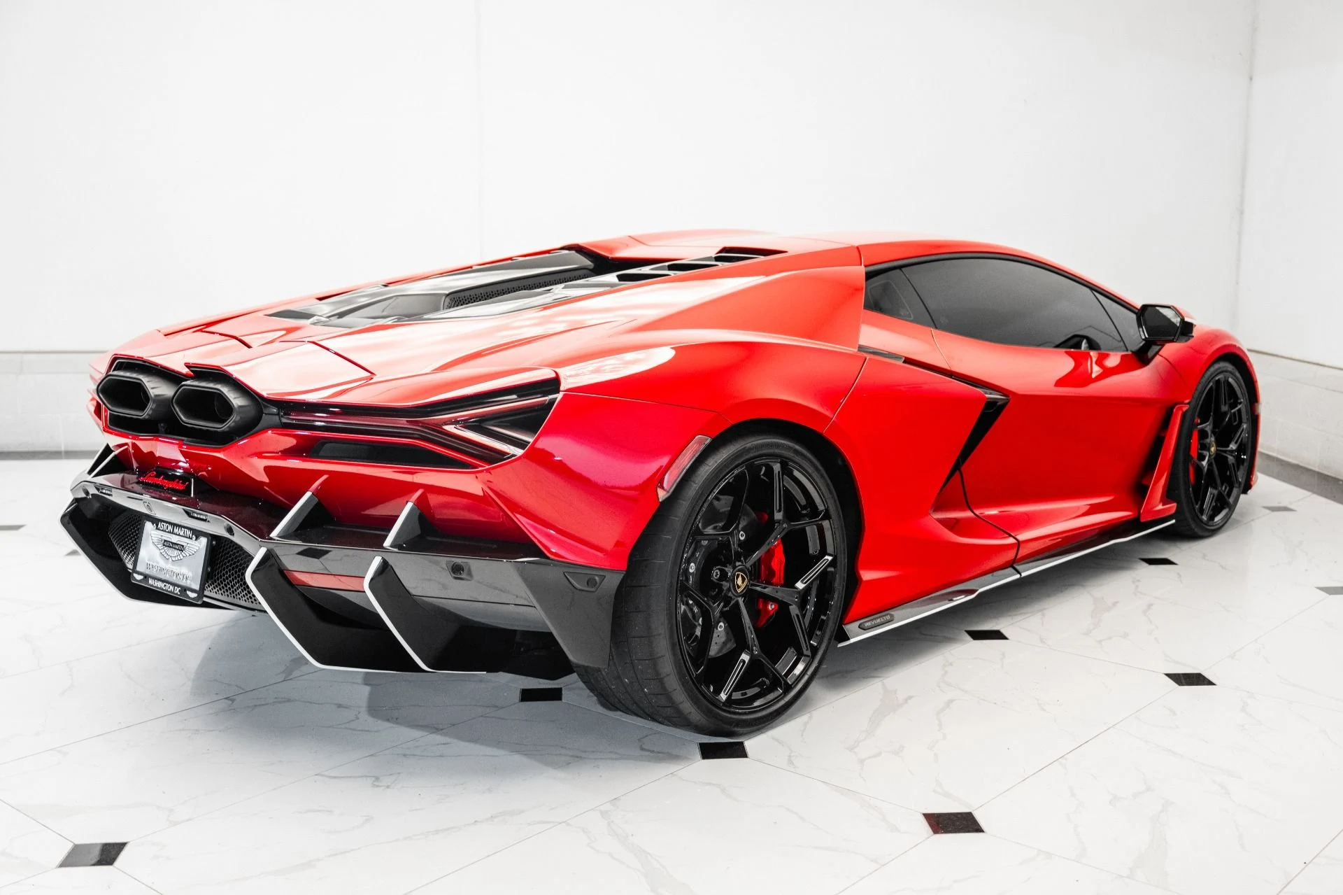 mph008_991512853_Used_2024_Lamborghini_Revuelto_1755181683_7eb1877db8