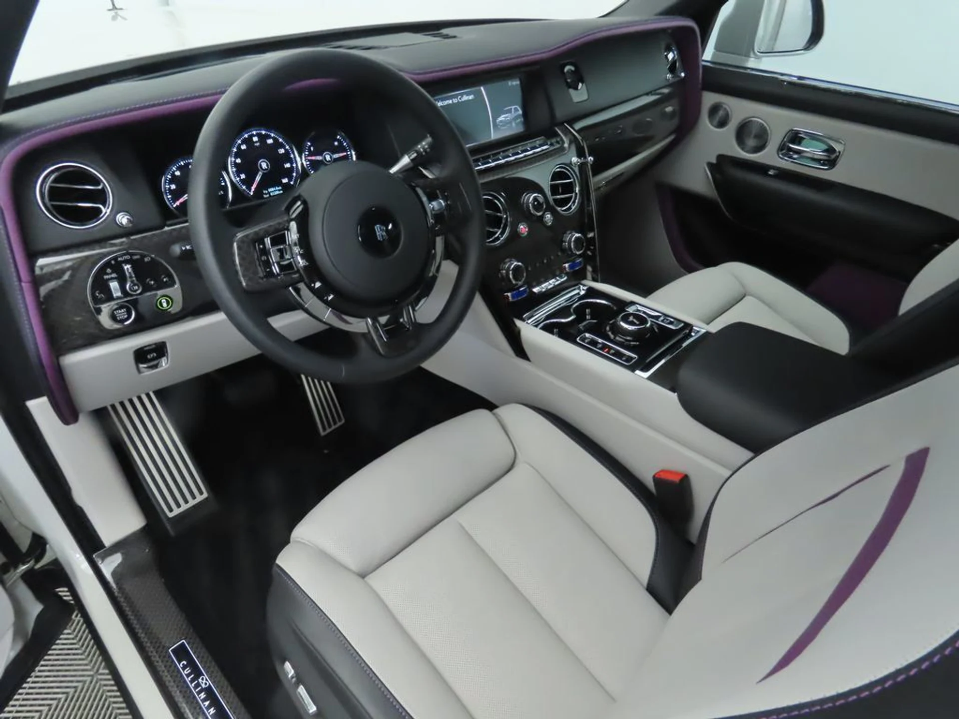 mph008_99401663_used_2023_rolls_royce_cullinan_blackbadgesportutility_8119_22957248_9_1024_542370423c