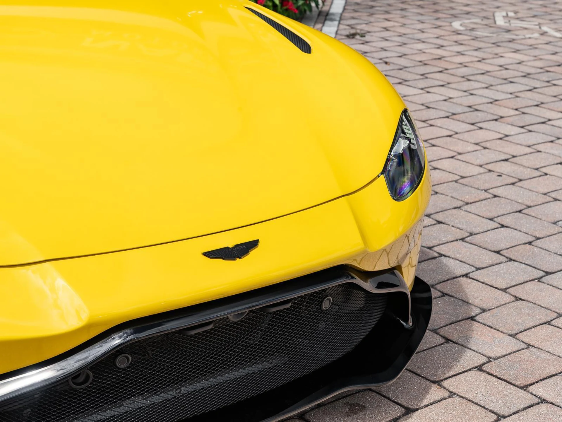 mph008_994485726_Used_2020_Aston_Martin_Vantage_Coupe_1775769060_261b83d7fd