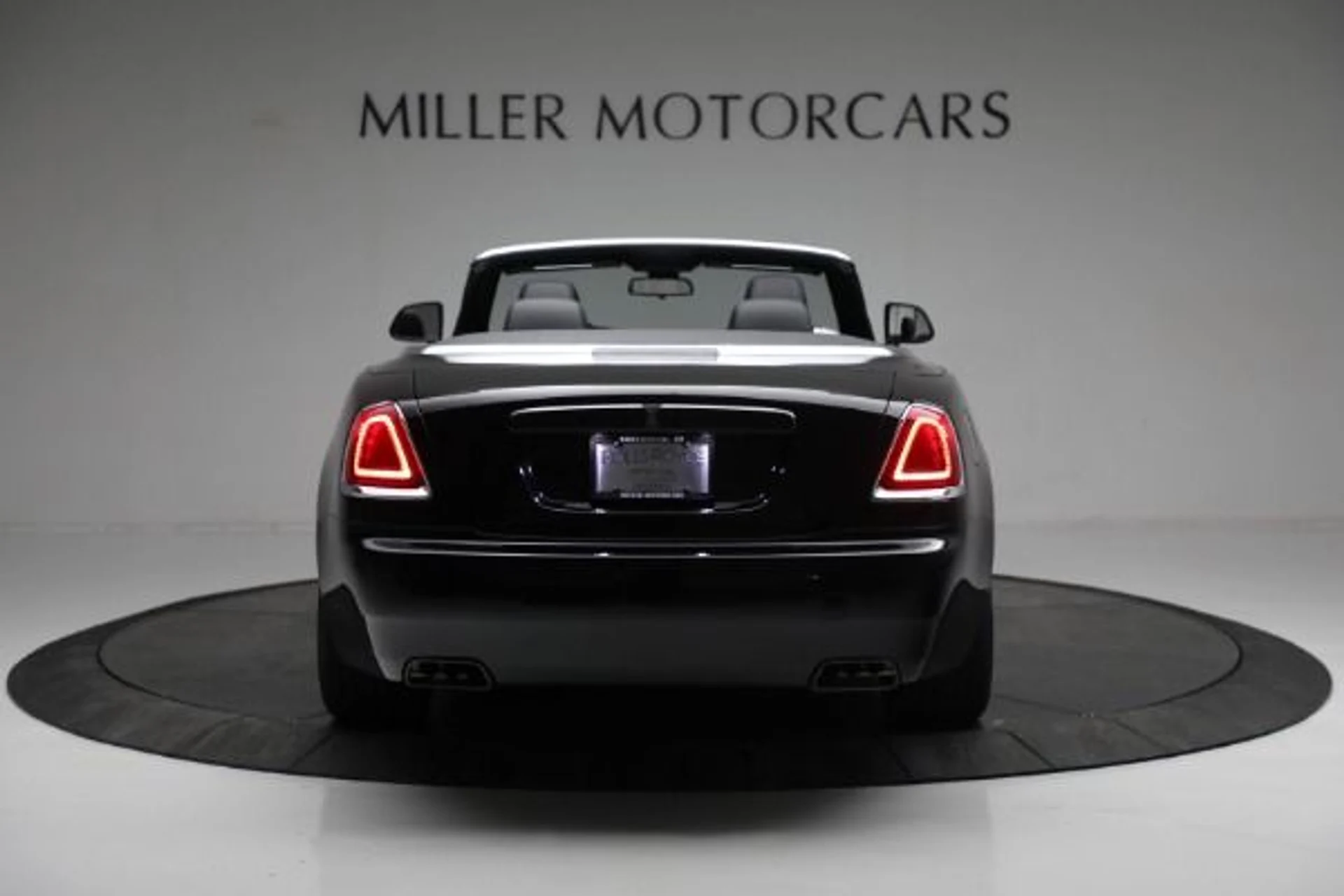 mph008_999513368_Used_2018_Rolls_Royce_Black_Badge_Dawn_b3ca6803a7